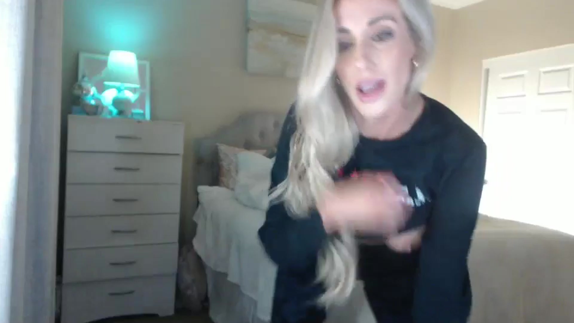 Gallery image thumbnail from Queen_bambii's myfreecams stream on, 06/09/2024, 10:18 image 15 of 20