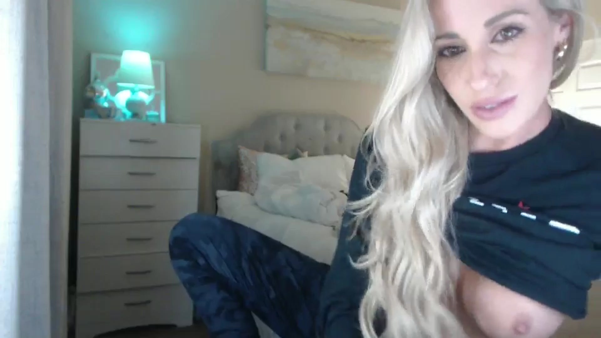 Gallery image thumbnail from Queen_bambii's myfreecams stream on, 06/09/2024, 10:18 image 19 of 20