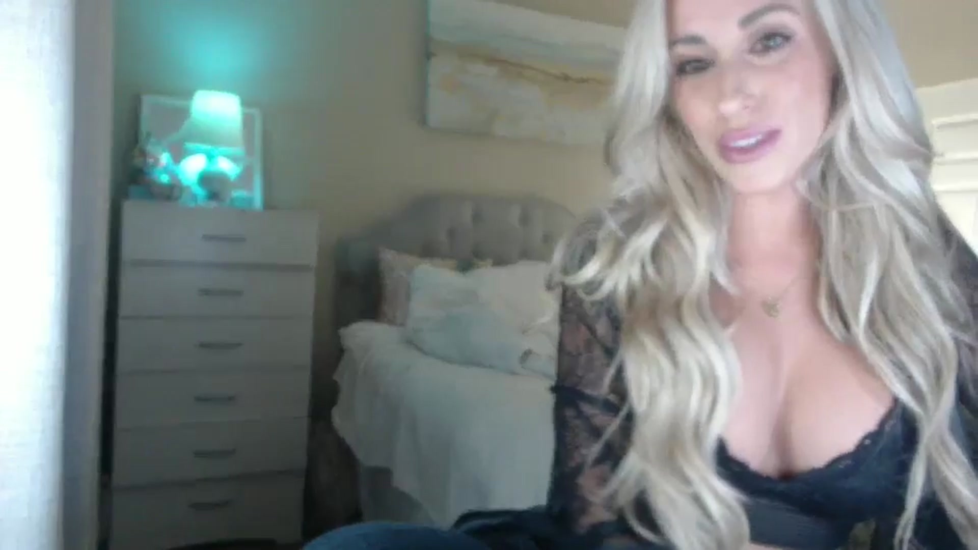 Gallery image thumbnail from Queen_bambii's myfreecams stream on, 06/09/2024, 10:18 image 2 of 20