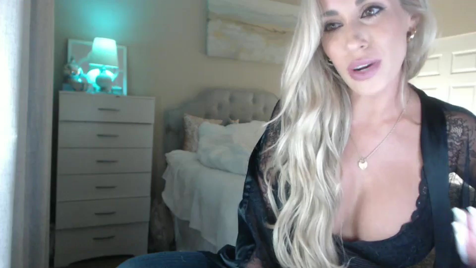 Gallery image thumbnail from Queen_bambii's myfreecams stream on, 06/09/2024, 10:18 image 11 of 20