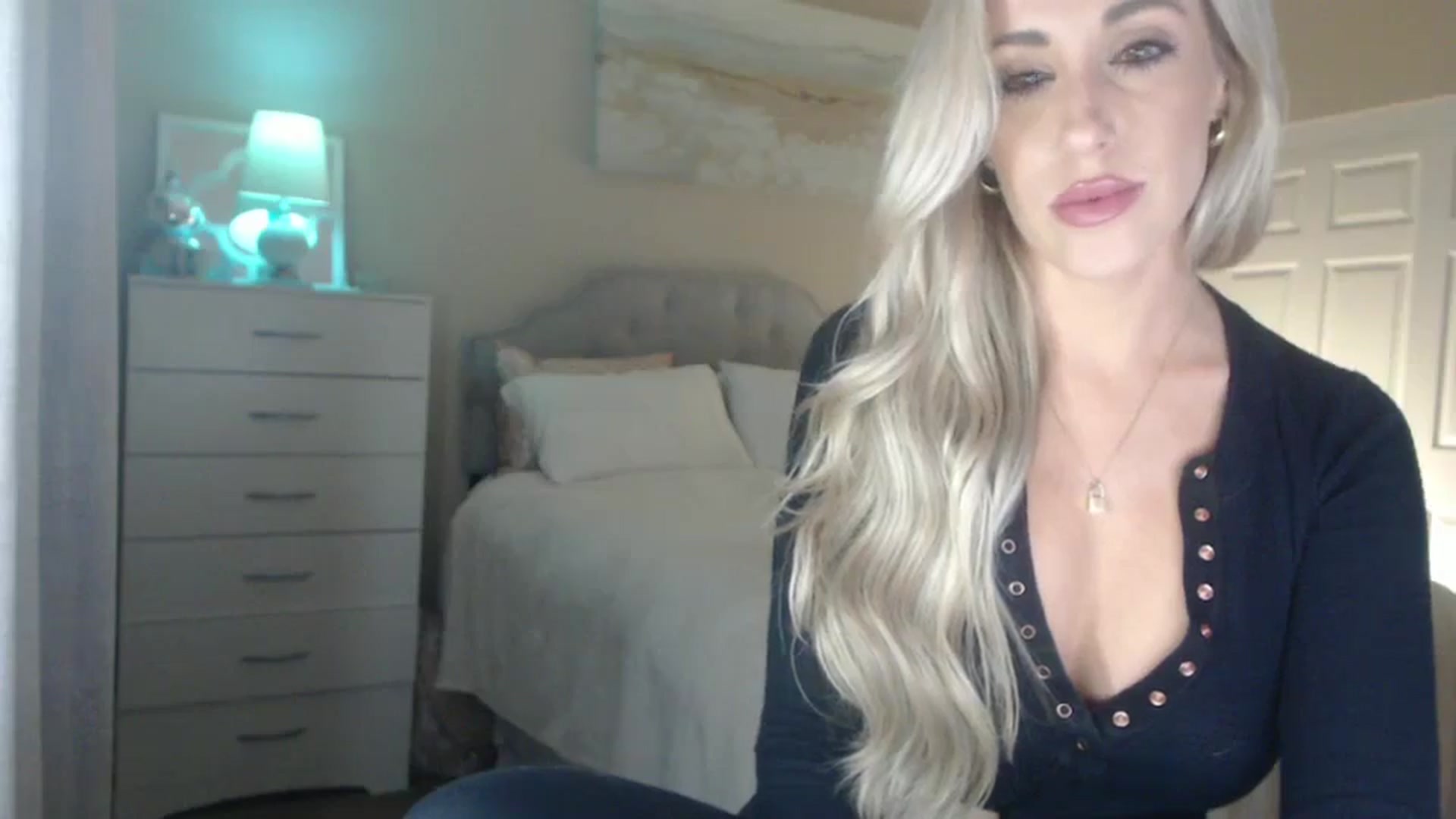 Gallery image thumbnail from Queen_bambii's myfreecams stream on, 06/12/2024, 05:09 image 10 of 20