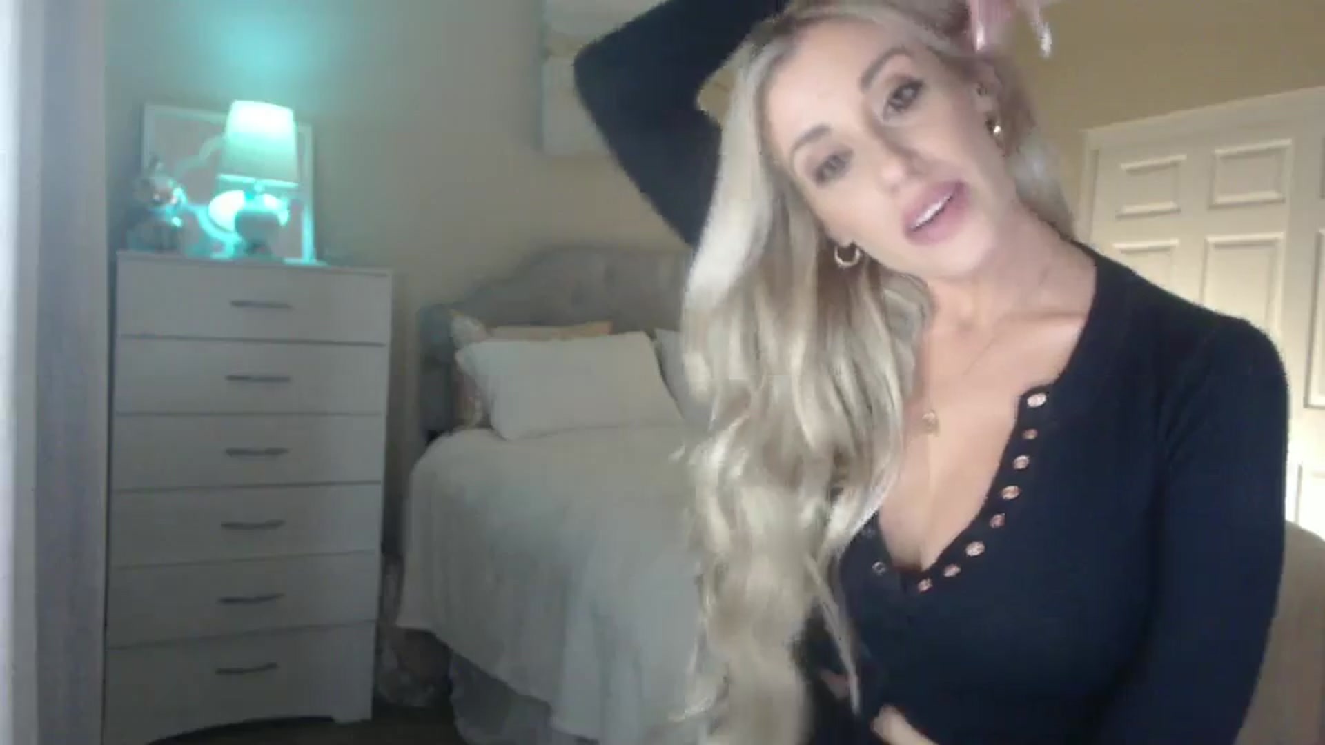 Gallery image thumbnail from Queen_bambii's myfreecams stream on, 06/12/2024, 05:09 image 9 of 20