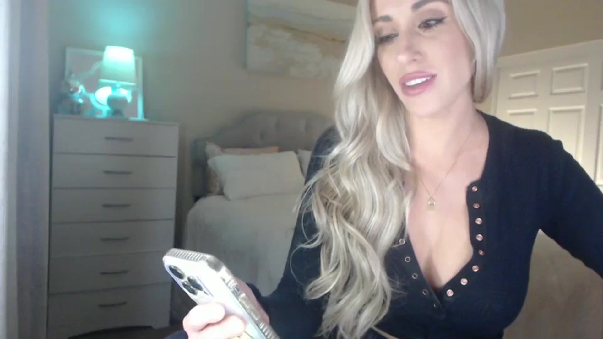 Gallery image thumbnail from Queen_bambii's myfreecams stream on, 06/12/2024, 05:09 image 15 of 20