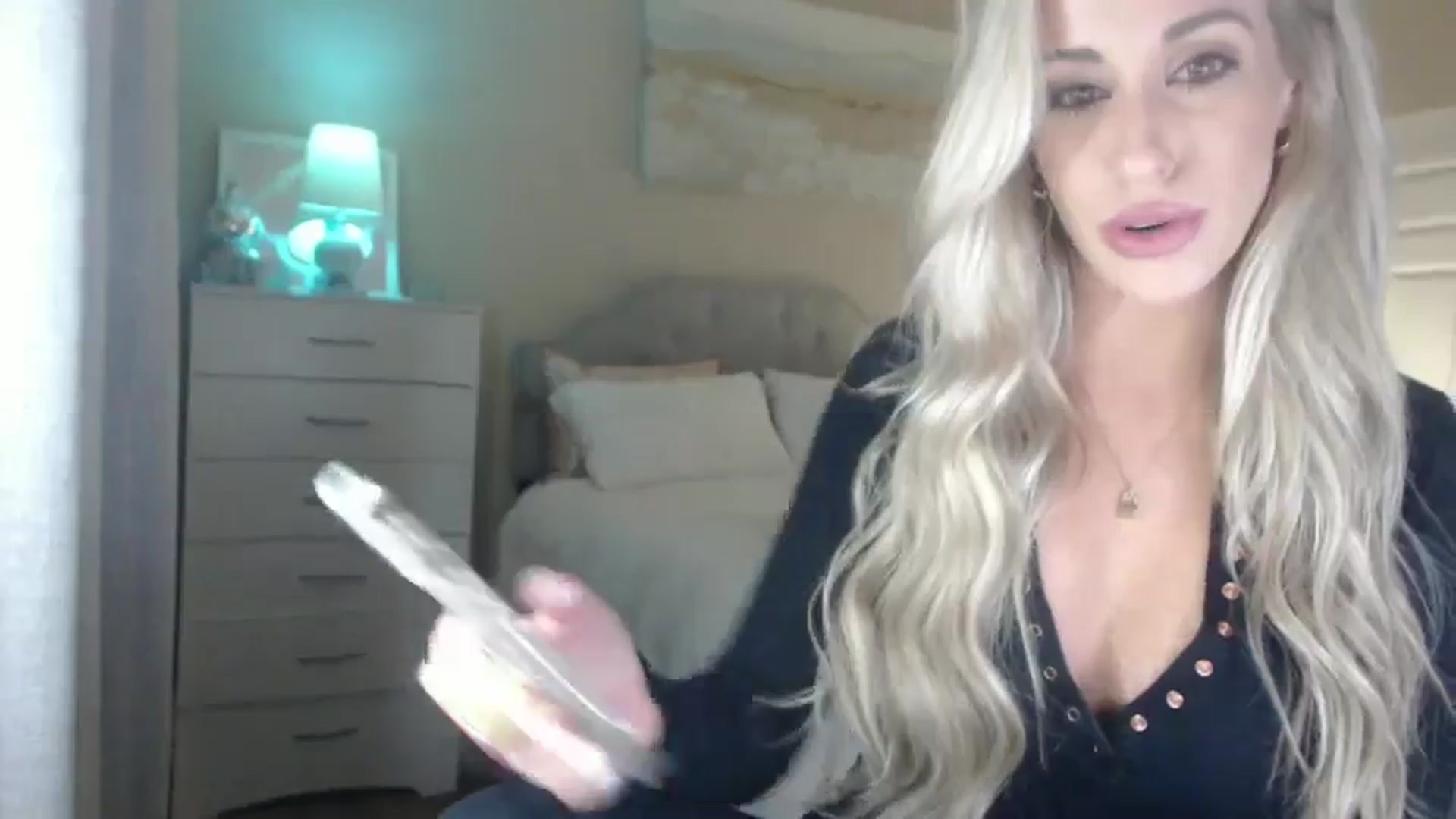Gallery image thumbnail from Queen_bambii's myfreecams stream on, 06/12/2024, 06:56 image 8 of 20