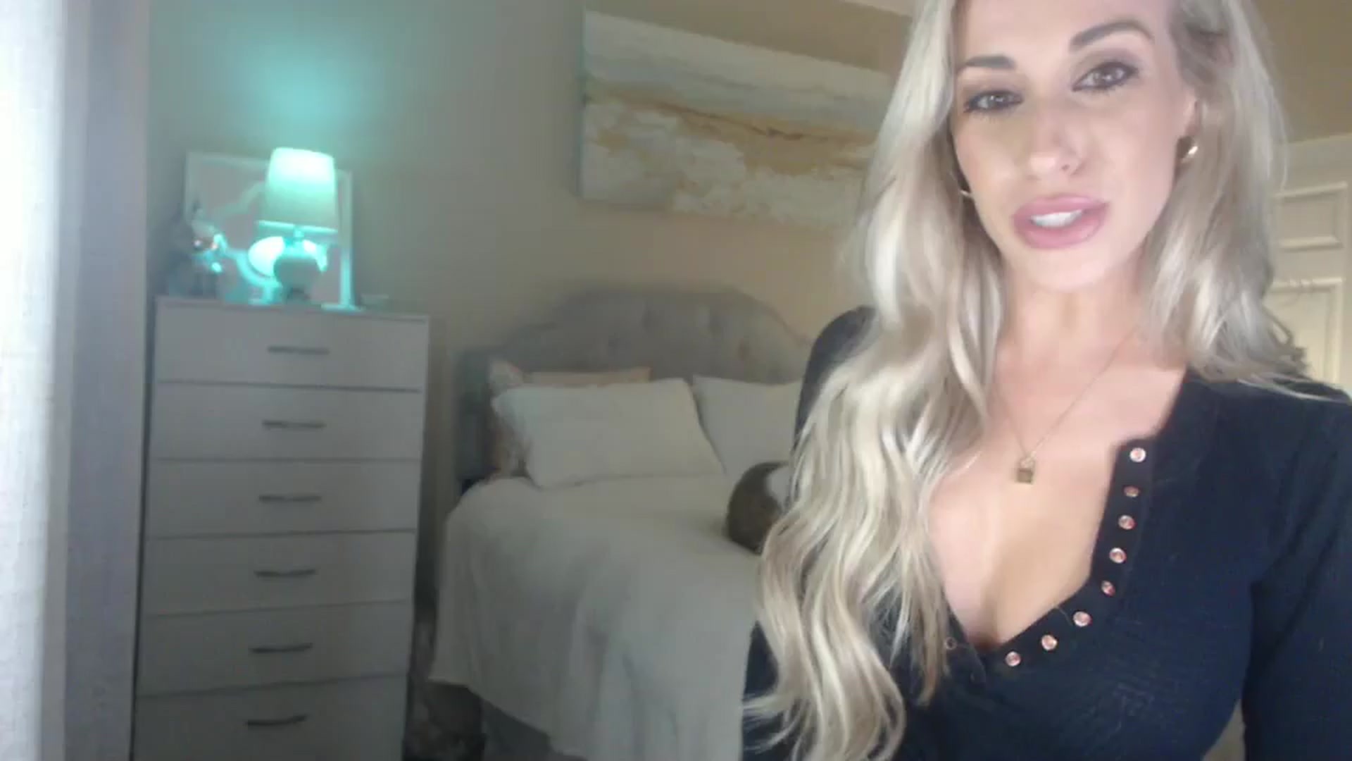 Gallery image thumbnail from Queen_bambii's myfreecams stream on, 06/12/2024, 06:56 image 7 of 20