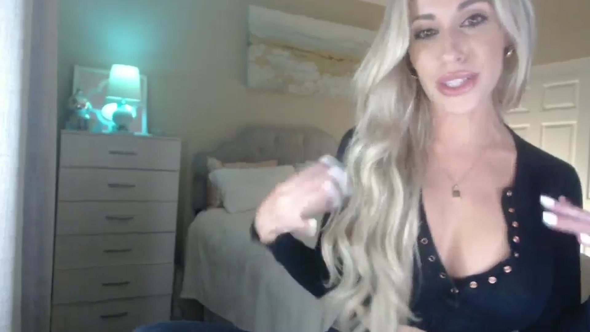 Gallery image thumbnail from Queen_bambii's myfreecams stream on, 06/12/2024, 06:56 image 14 of 20