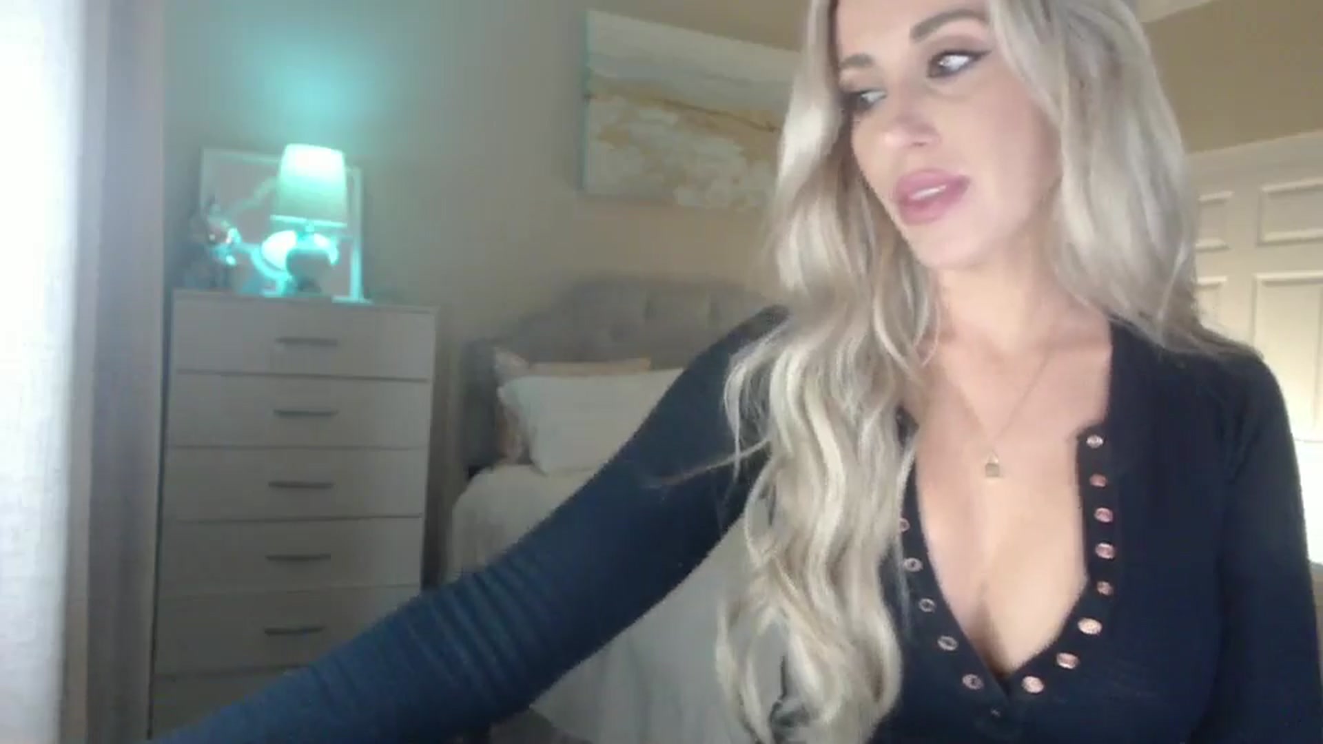 Gallery image thumbnail from Queen_bambii's myfreecams stream on, 06/12/2024, 06:56 image 4 of 20