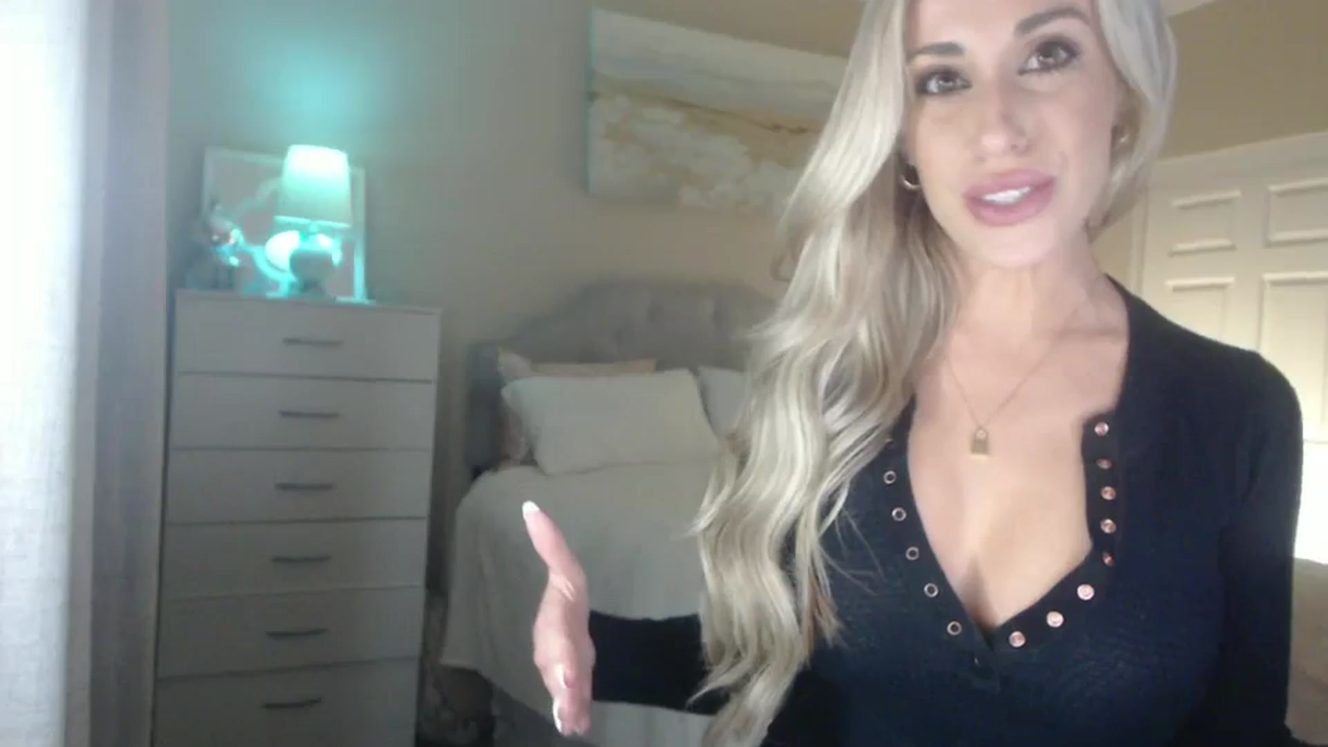 Gallery image thumbnail from Queen_bambii's myfreecams stream on, 06/12/2024, 06:56 image 2 of 20