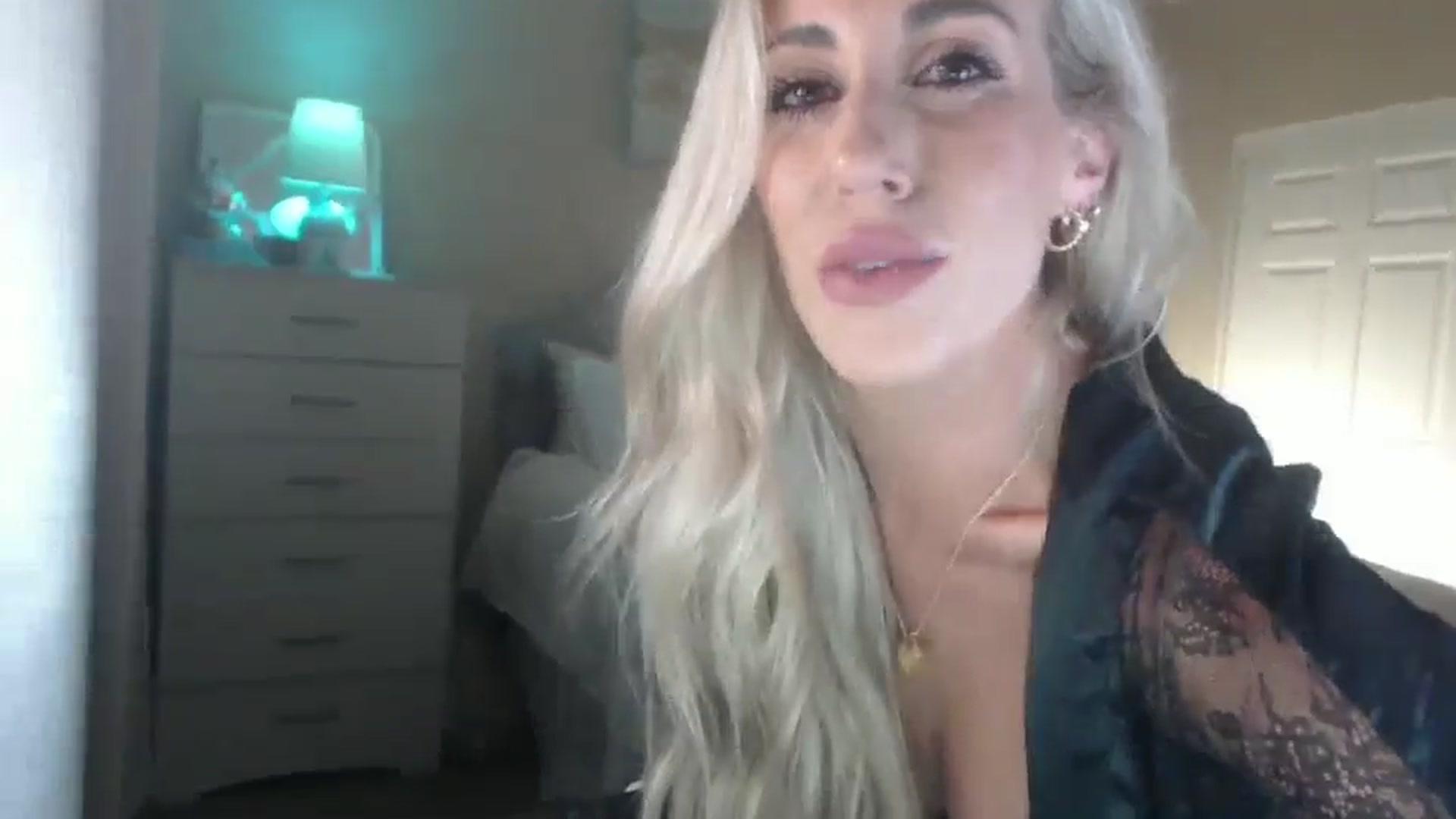 Gallery image thumbnail from Queen_bambii's myfreecams stream on, 06/14/2024, 05:47 image 15 of 20