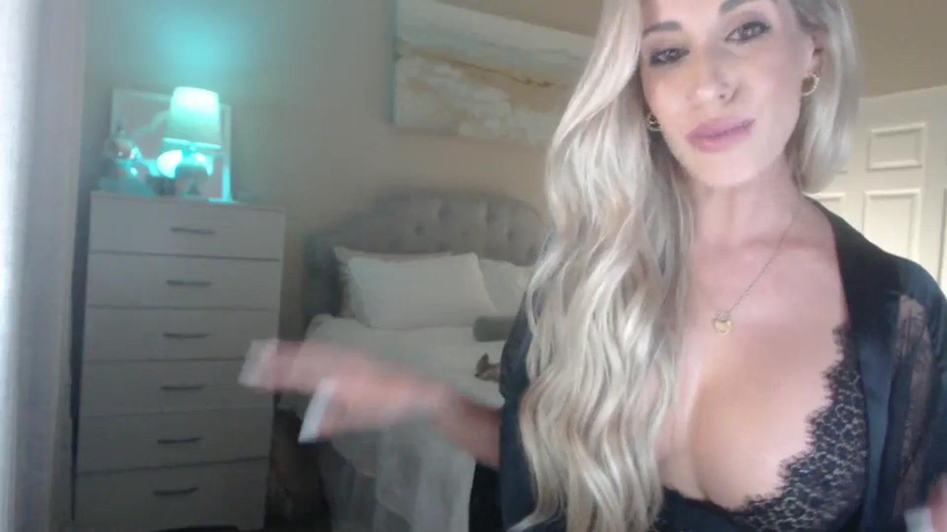 Gallery image thumbnail from Queen_bambii's myfreecams stream on, 06/14/2024, 07:54 image 5 of 20
