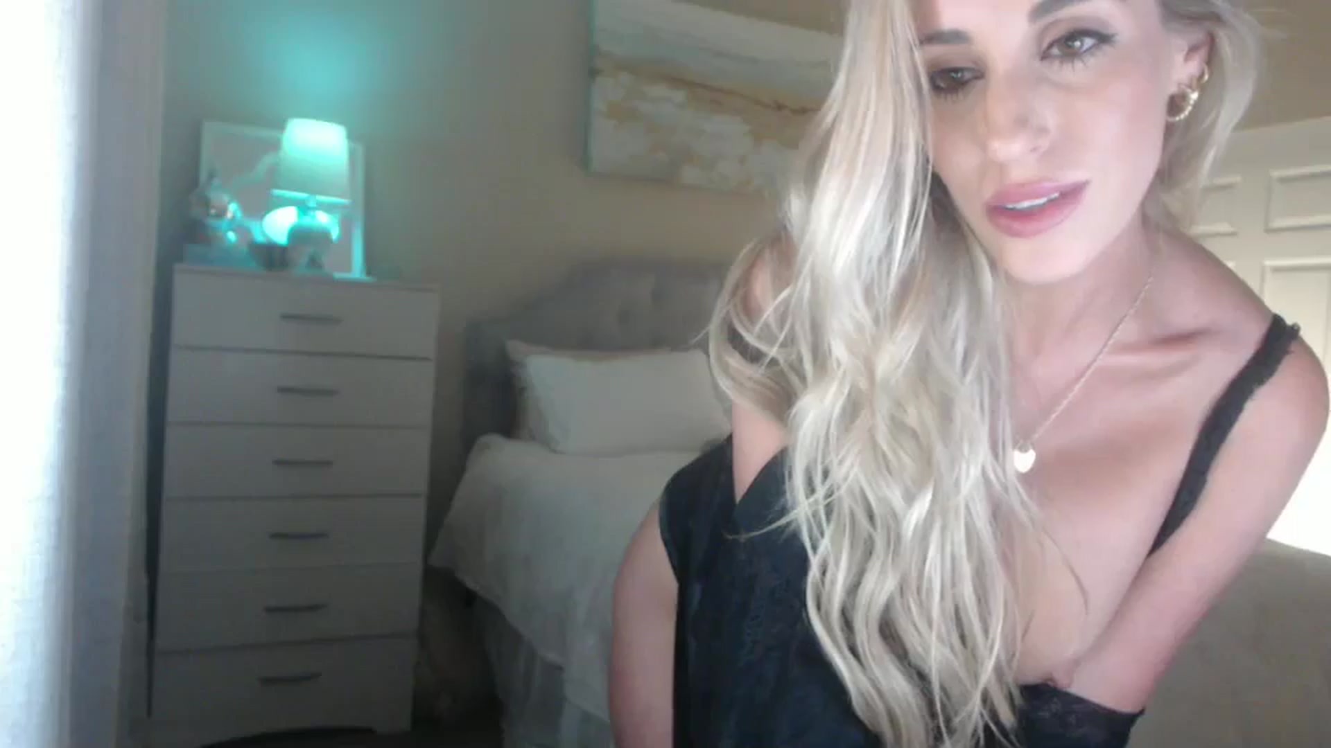 Gallery image thumbnail from Queen_bambii's myfreecams stream on, 06/14/2024, 07:54 image 11 of 20