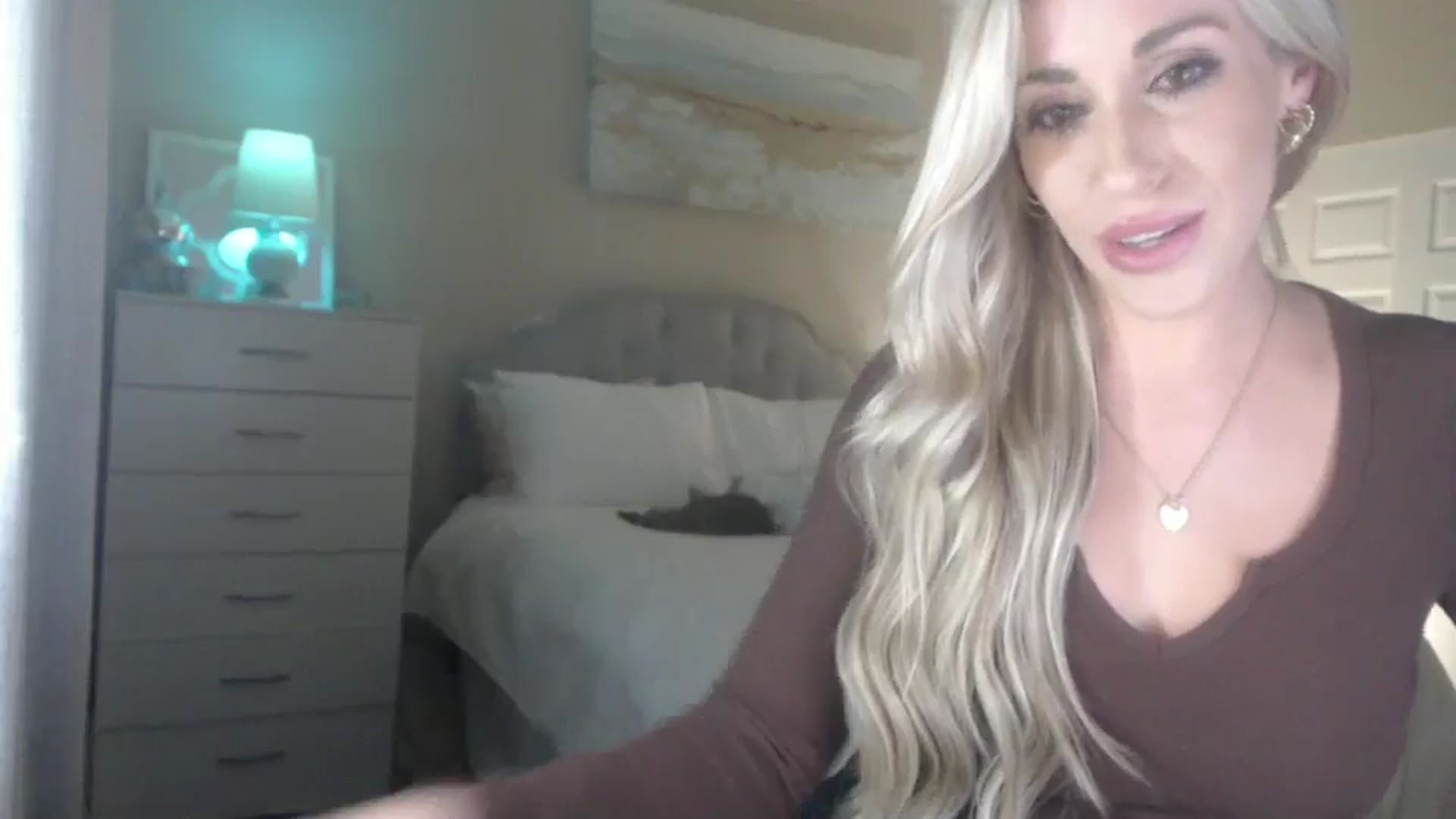 Gallery image thumbnail from Queen_bambii's myfreecams stream on, 06/18/2024, 05:49 image 13 of 20