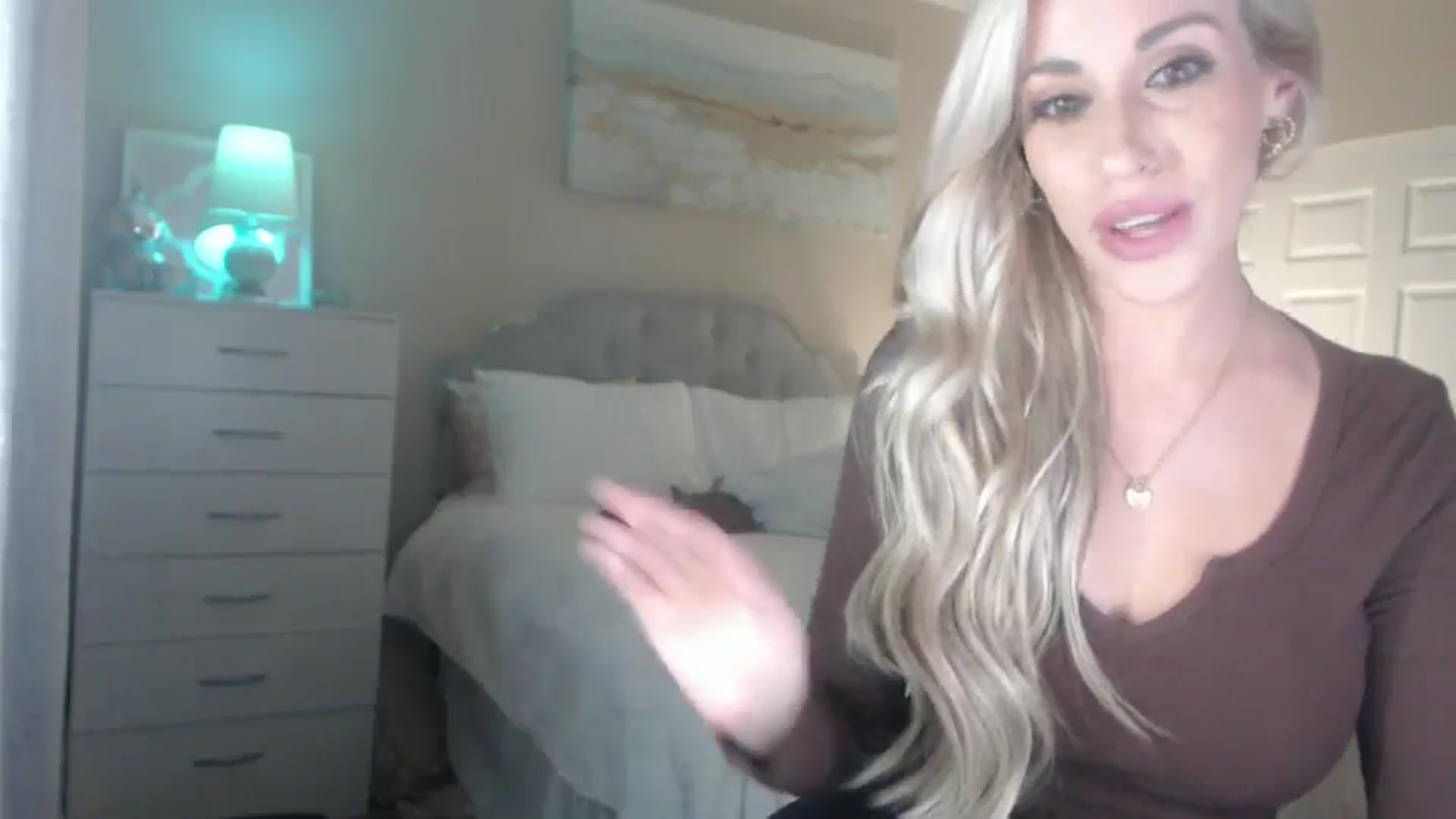 Gallery image thumbnail from Queen_bambii's myfreecams stream on, 06/18/2024, 05:49 image 7 of 20