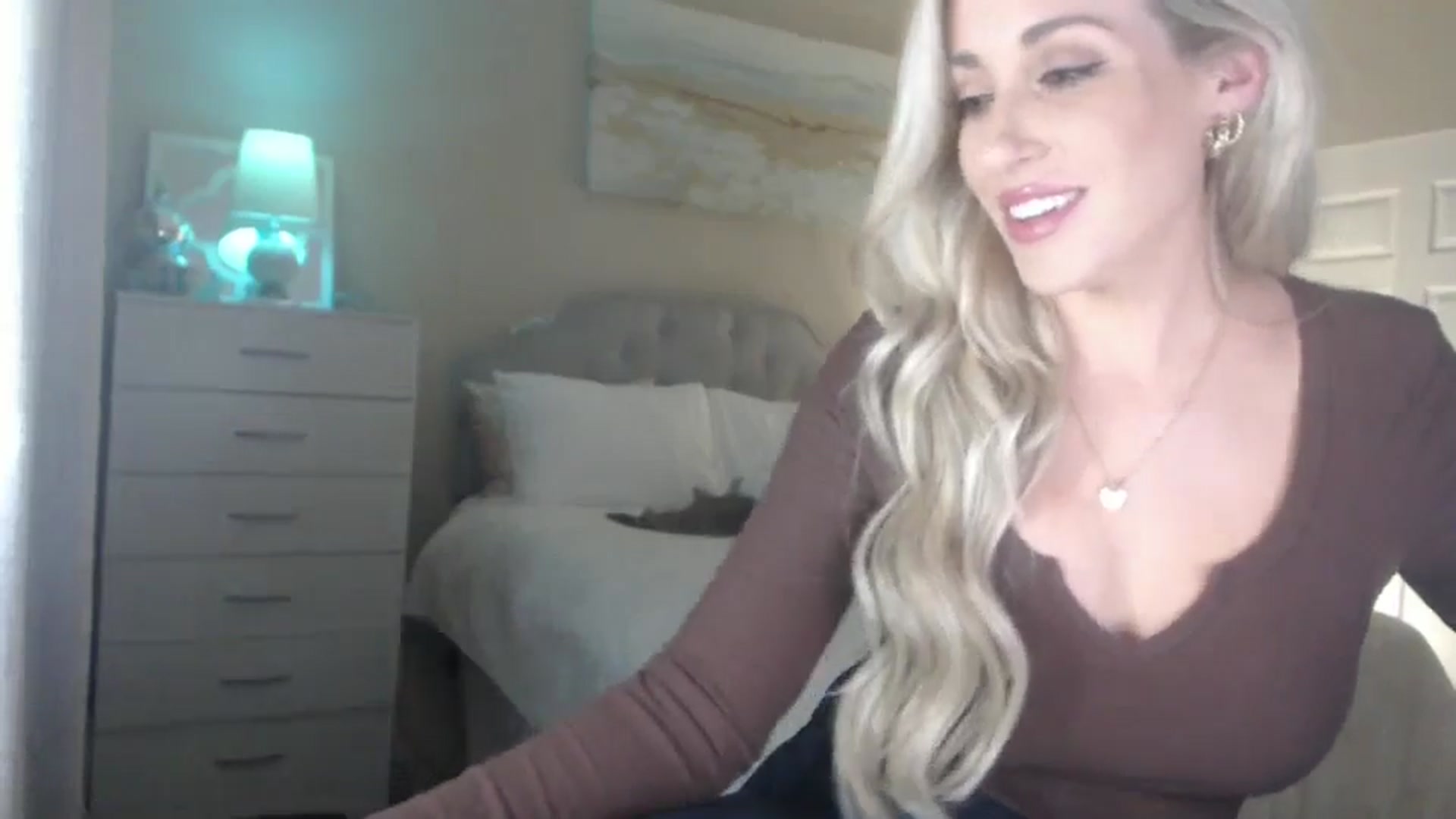 Gallery image thumbnail from Queen_bambii's myfreecams stream on, 06/18/2024, 05:49 image 17 of 20