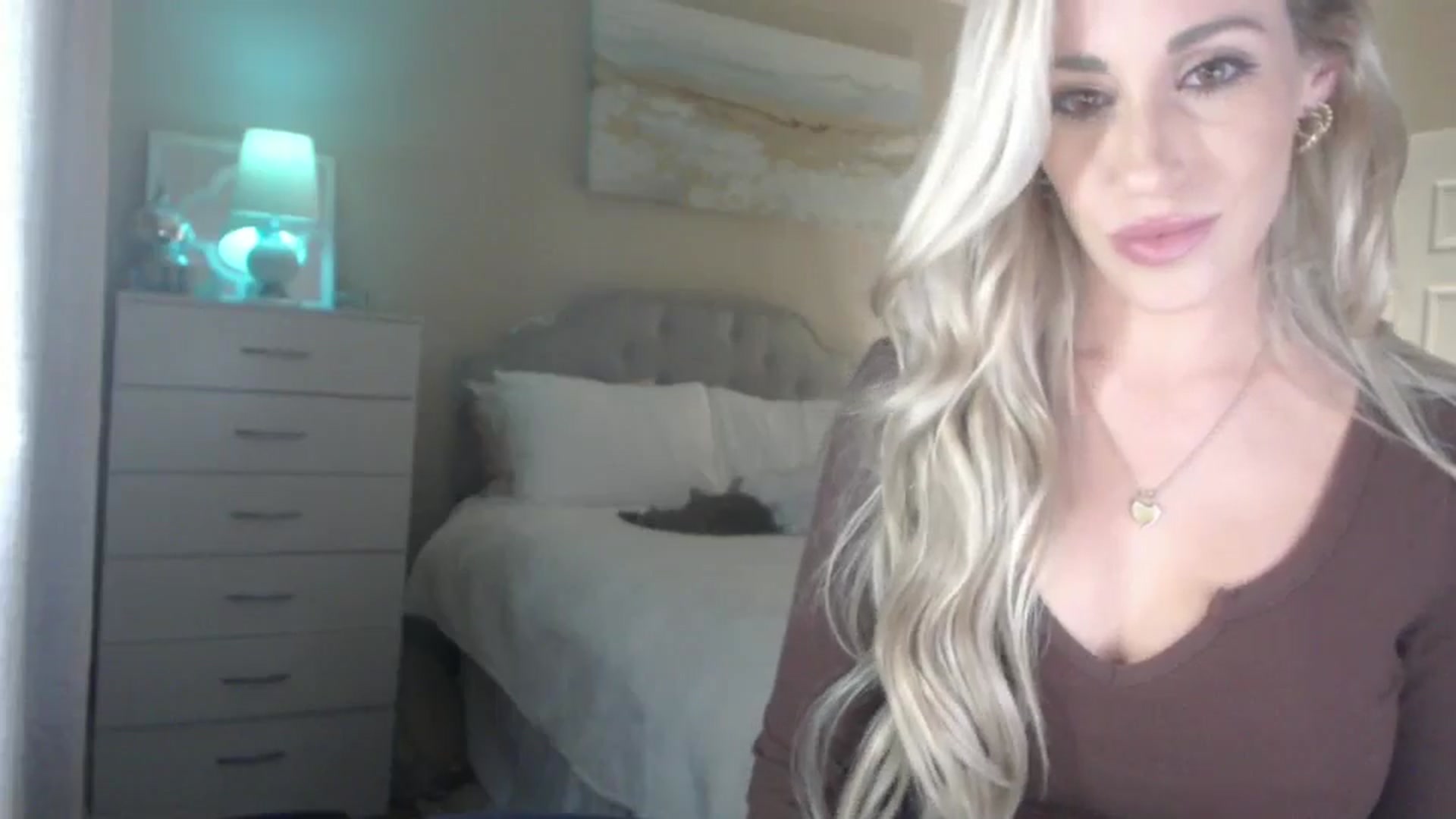 Gallery image thumbnail from Queen_bambii's myfreecams stream on, 06/18/2024, 05:49 image 15 of 20