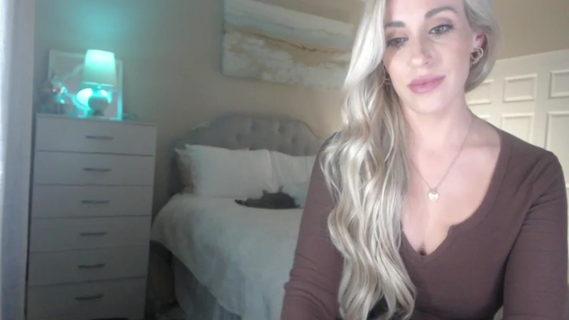 Gallery image thumbnail from Queen_bambii's myfreecams stream on, 06/18/2024, 05:49 image 8 of 20