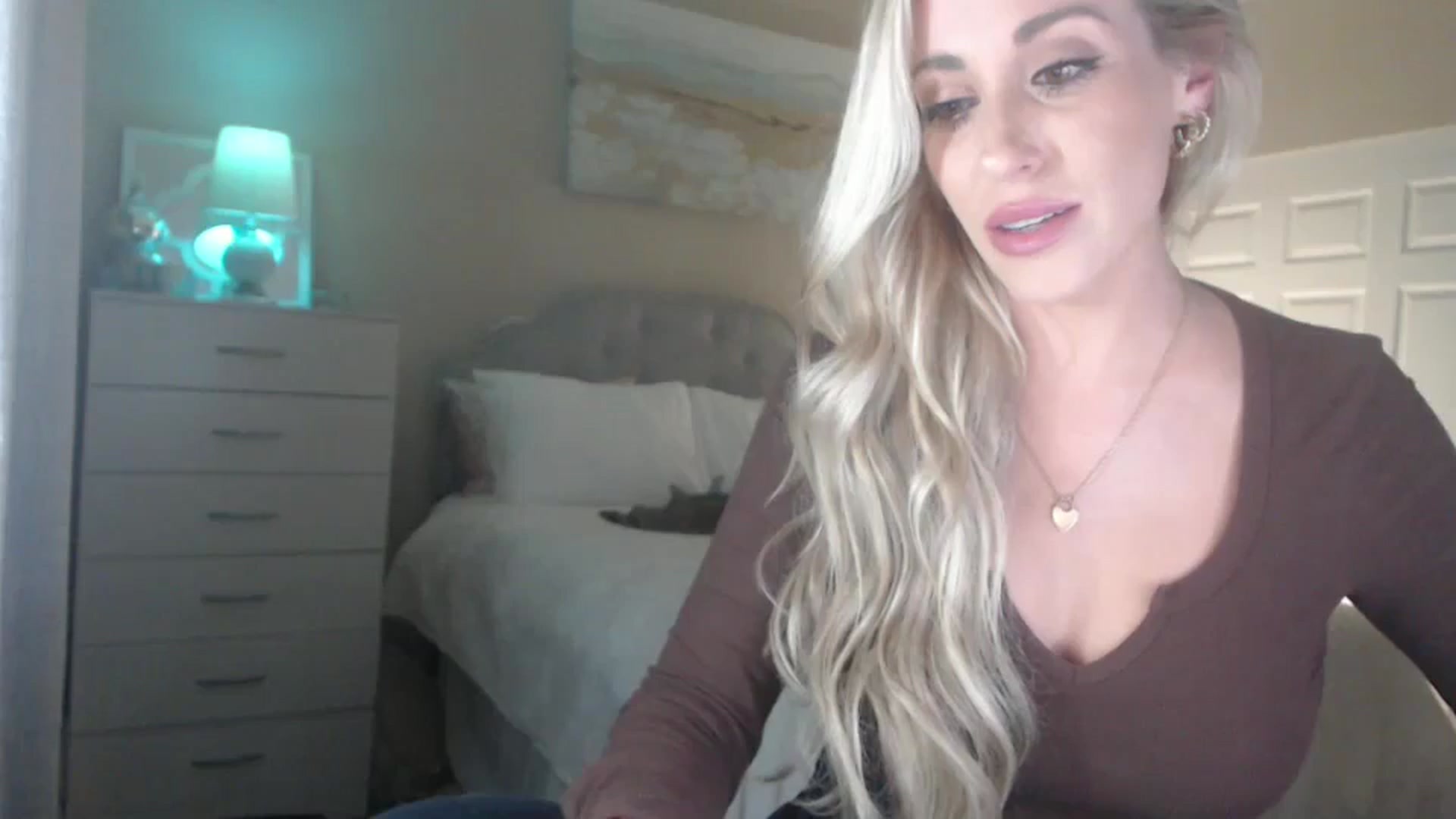 Gallery image thumbnail from Queen_bambii's myfreecams stream on, 06/18/2024, 05:49 image 4 of 20