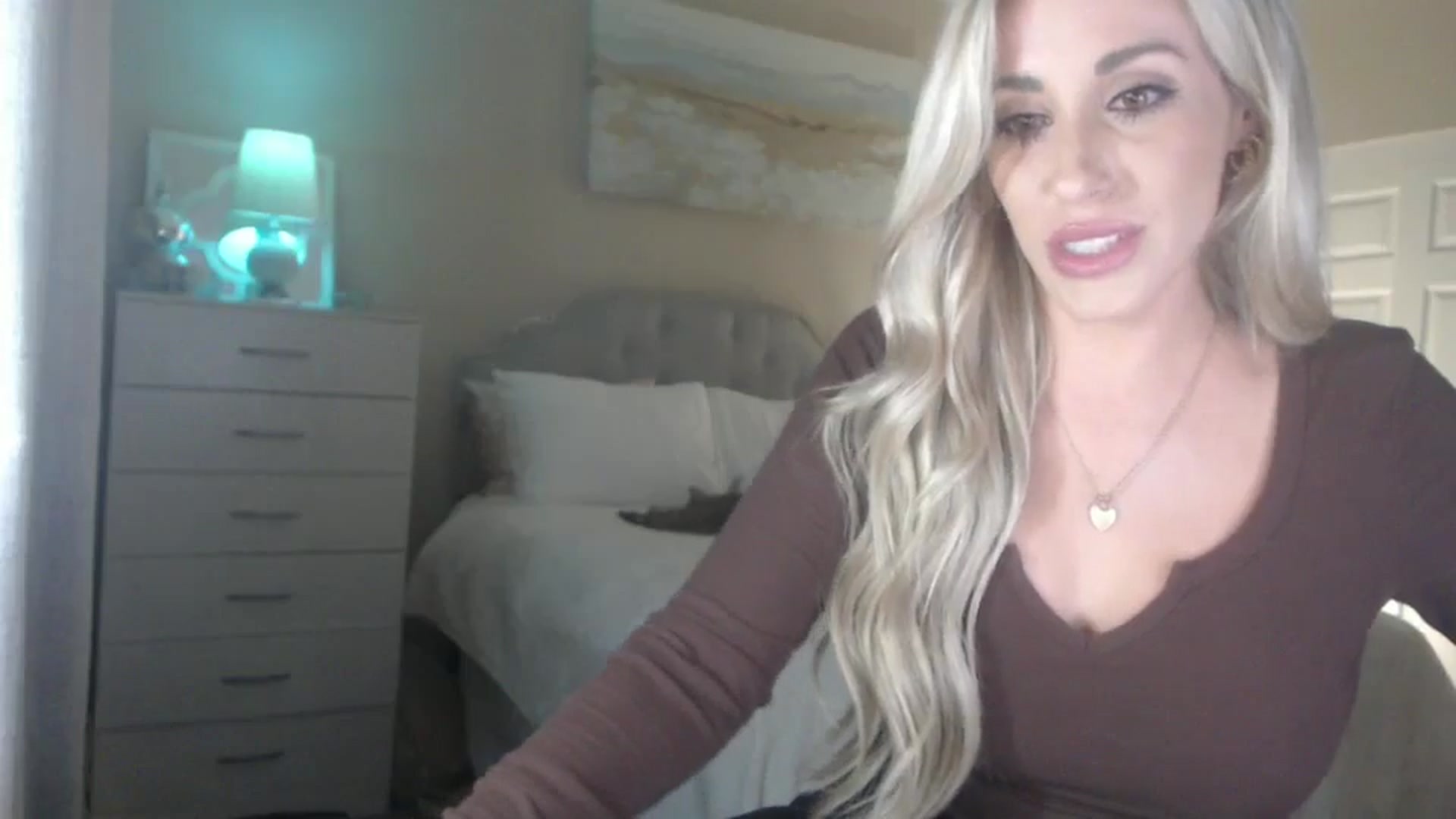 Gallery image thumbnail from Queen_bambii's myfreecams stream on, 06/18/2024, 05:49 image 12 of 20