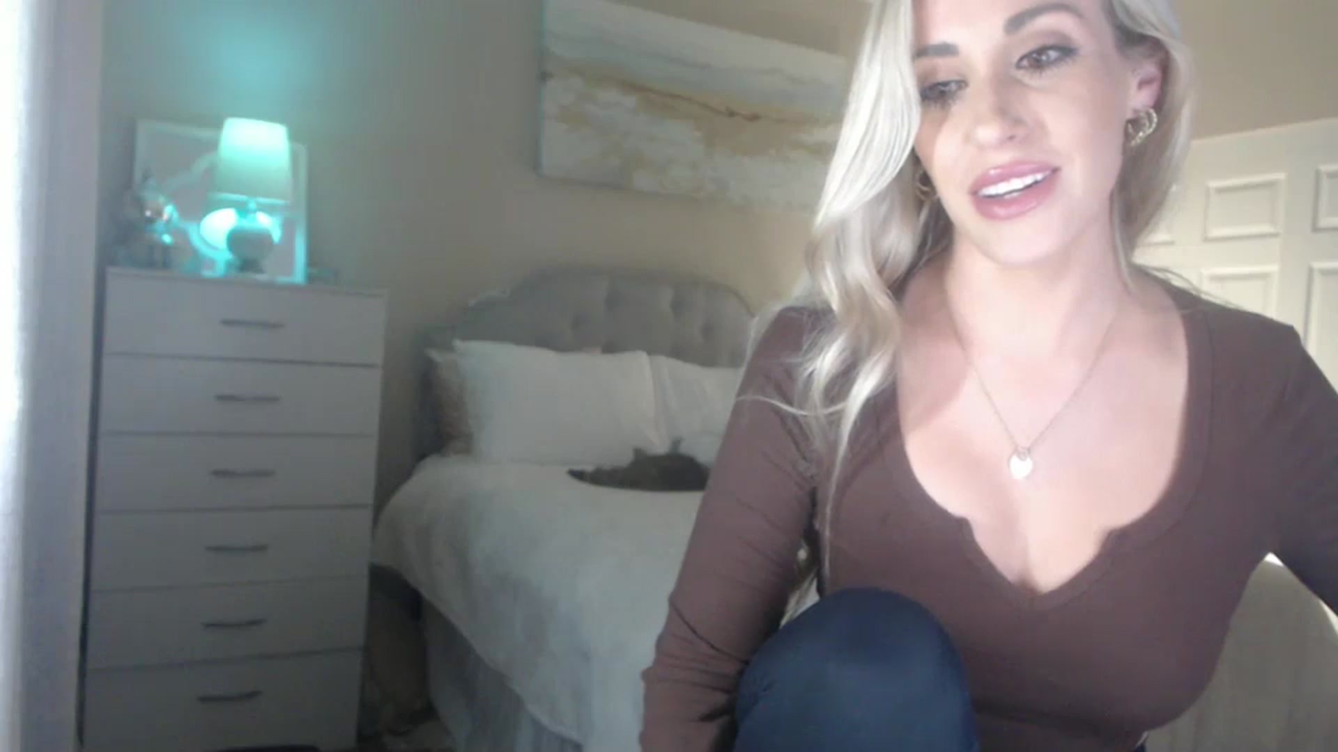 Gallery image thumbnail from Queen_bambii's myfreecams stream on, 06/18/2024, 05:49 image 16 of 20