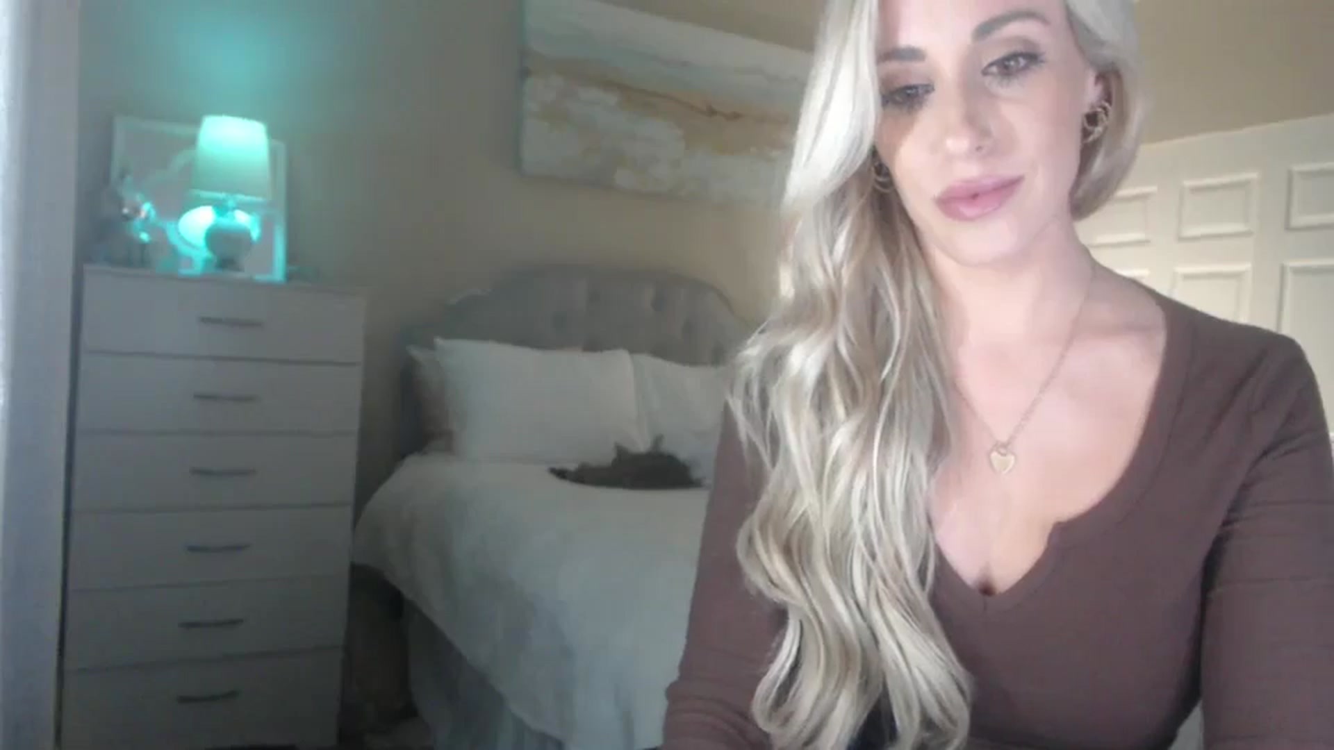 Gallery image thumbnail from Queen_bambii's myfreecams stream on, 06/18/2024, 05:49 image 9 of 20