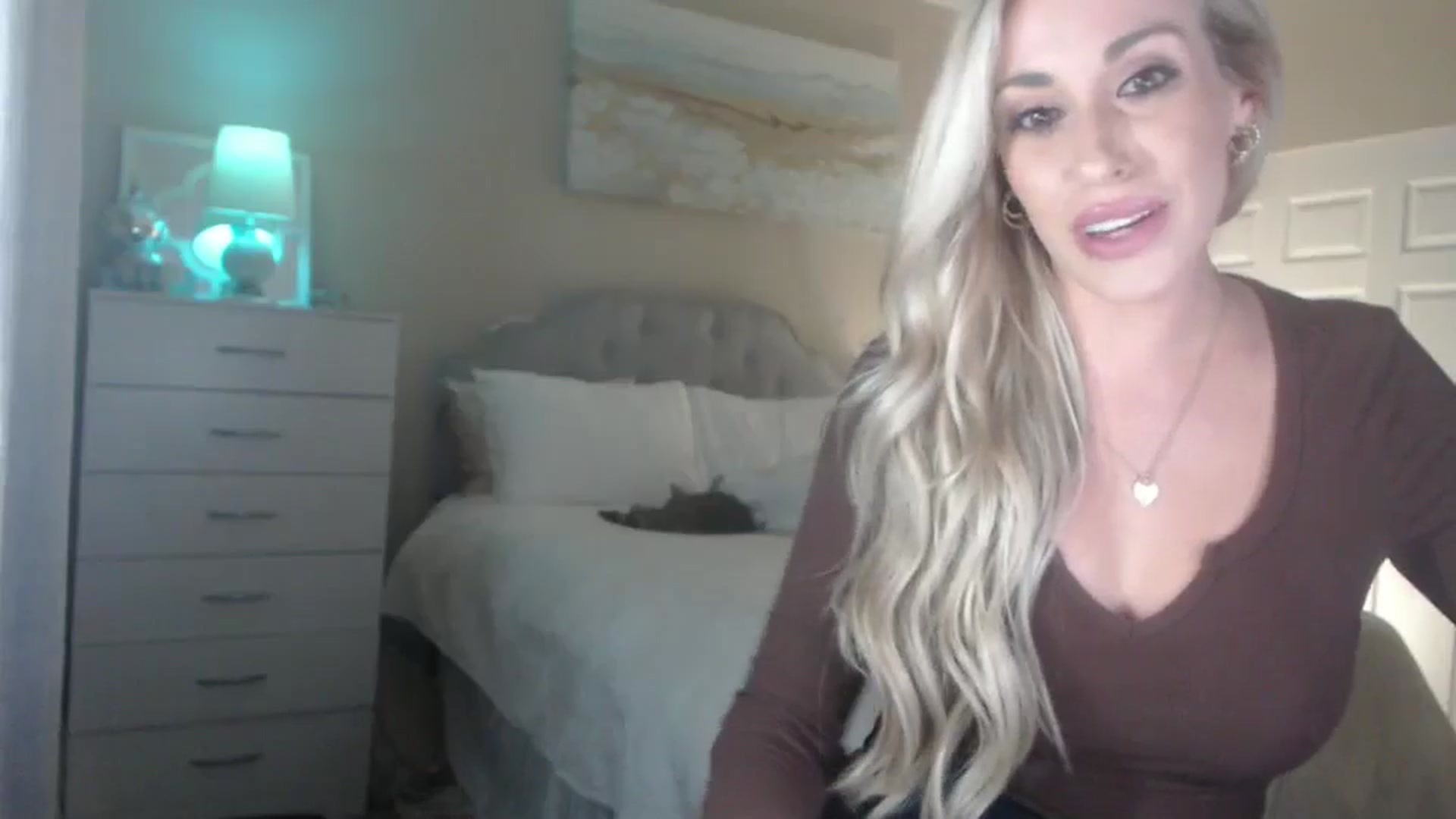 Gallery image thumbnail from Queen_bambii's myfreecams stream on, 06/18/2024, 05:49 image 6 of 20