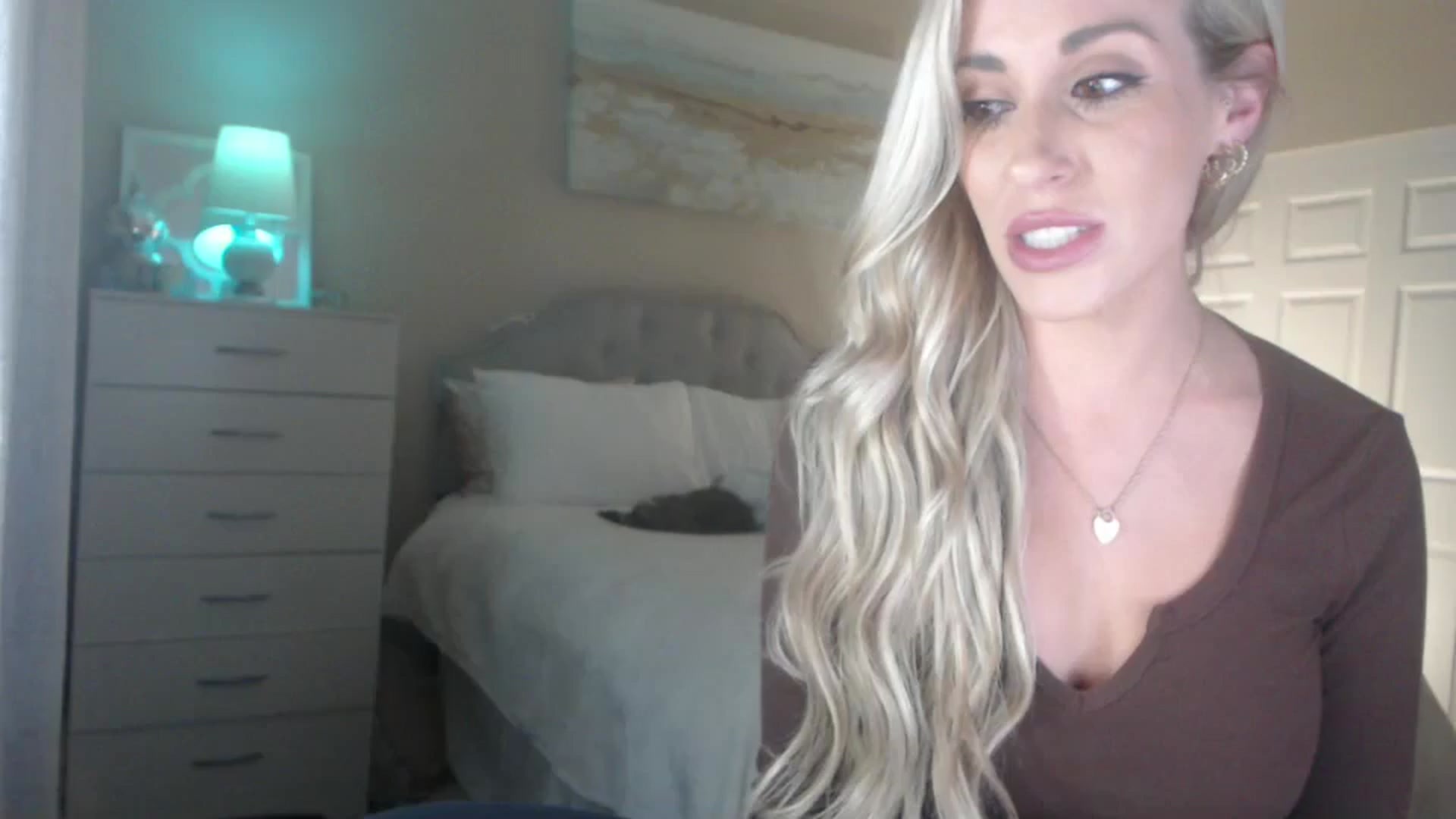 Gallery image thumbnail from Queen_bambii's myfreecams stream on, 06/18/2024, 05:49 image 2 of 20