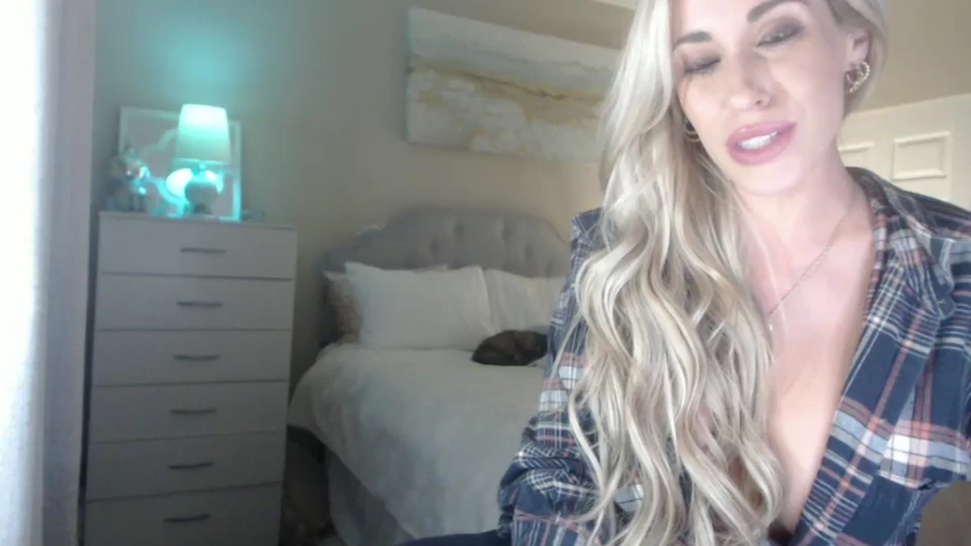 Gallery image thumbnail from Queen_bambii's myfreecams stream on, 06/18/2024, 07:15 image 20 of 20
