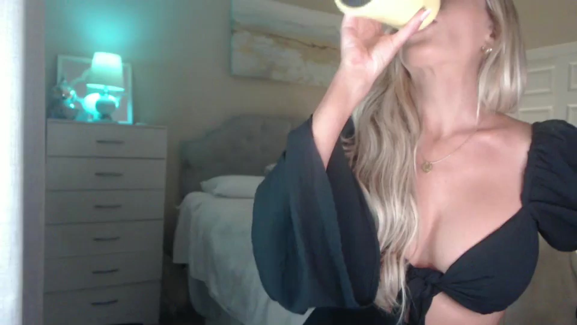Gallery image thumbnail from Queen_bambii's myfreecams stream on, 06/26/2024, 06:21 image 10 of 20