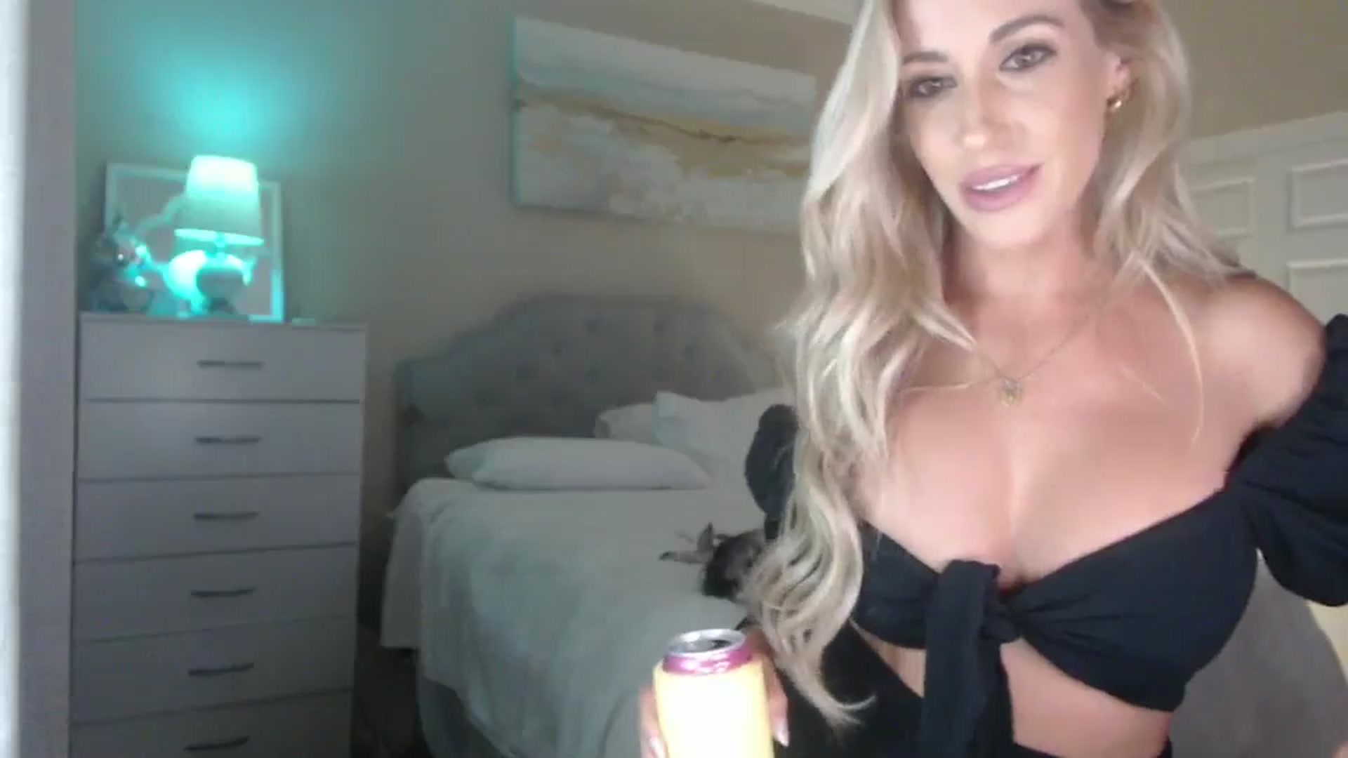 Gallery image thumbnail from Queen_bambii's myfreecams stream on, 06/26/2024, 07:02 image 16 of 20
