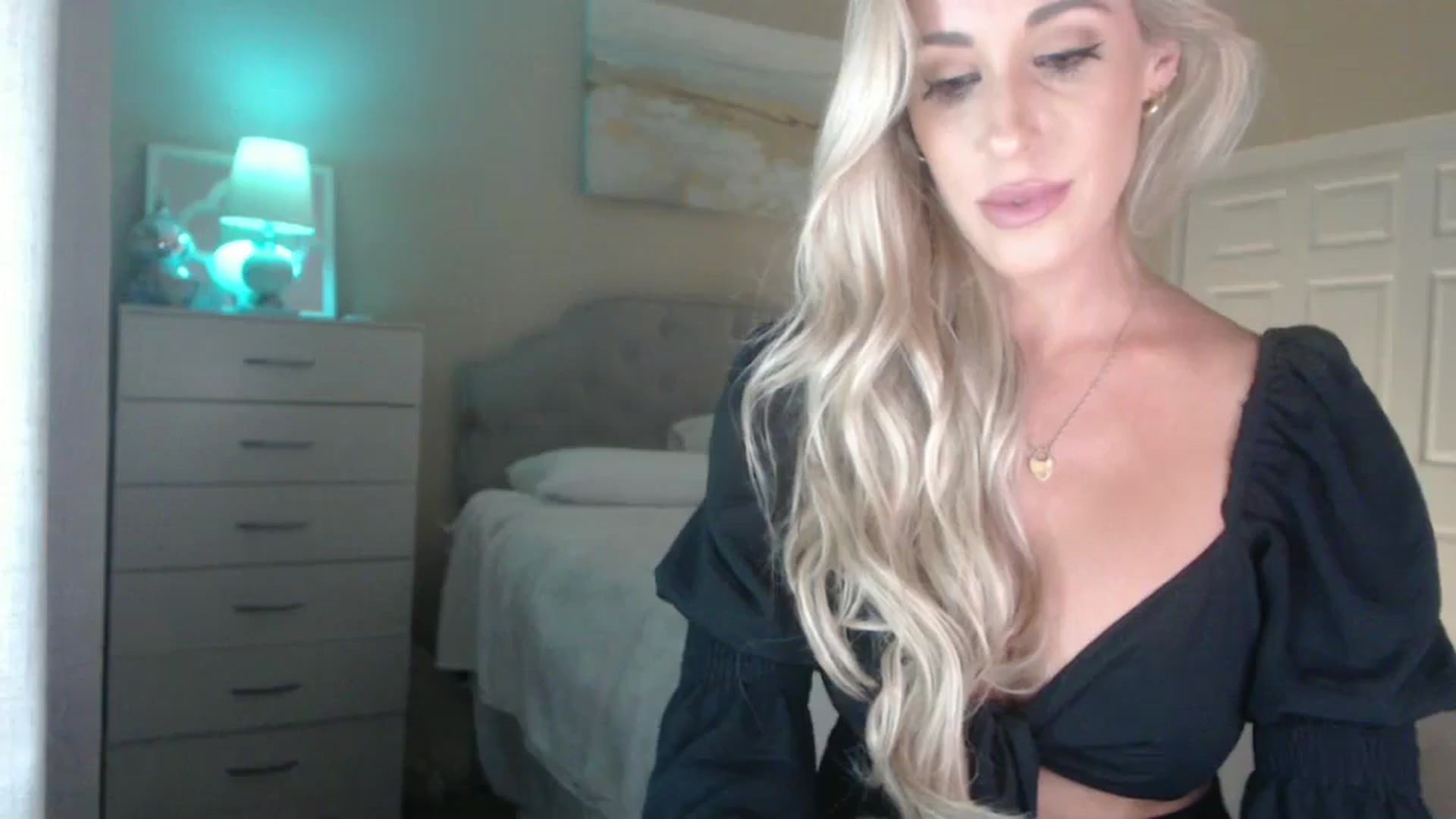 Gallery image thumbnail from Queen_bambii's myfreecams stream on, 06/26/2024, 07:02 image 4 of 20