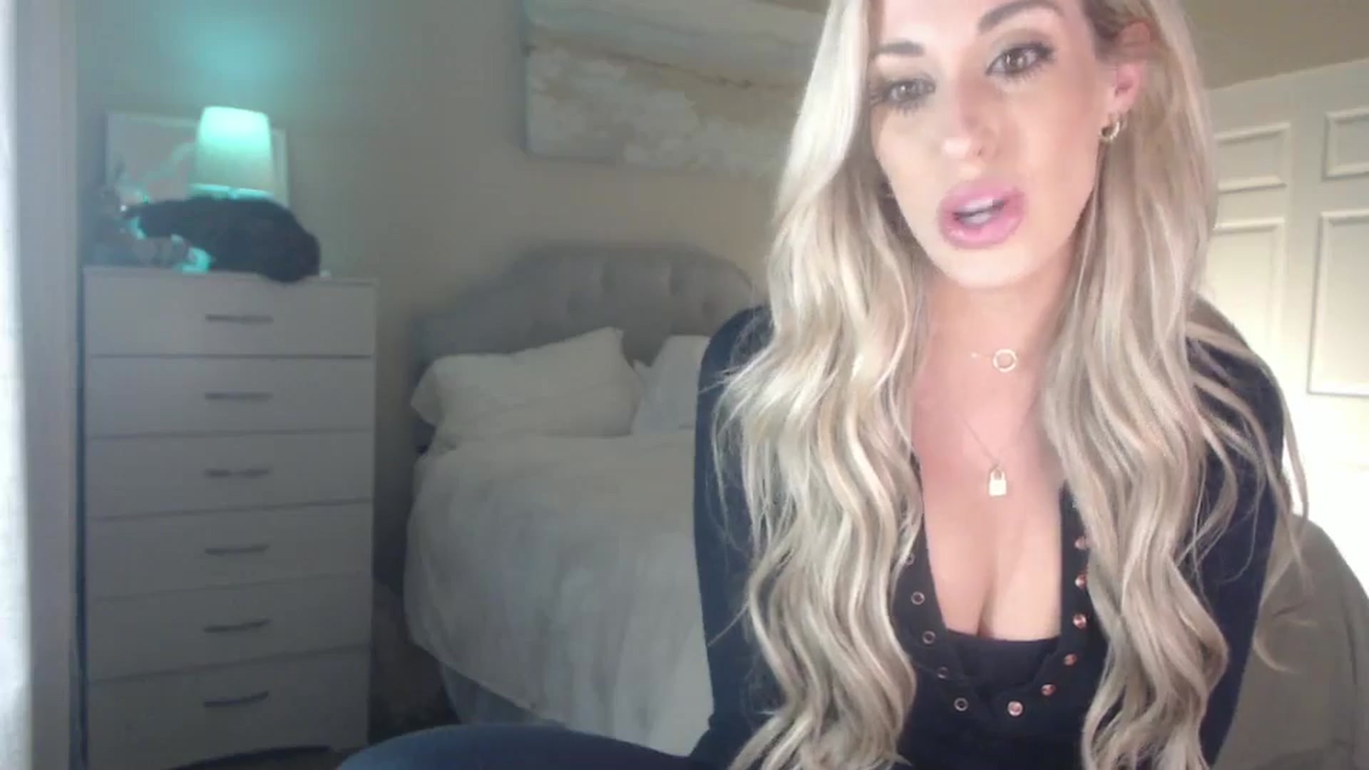 Gallery image thumbnail from Queen_bambii's myfreecams stream on, 06/30/2024, 04:50 image 3 of 20