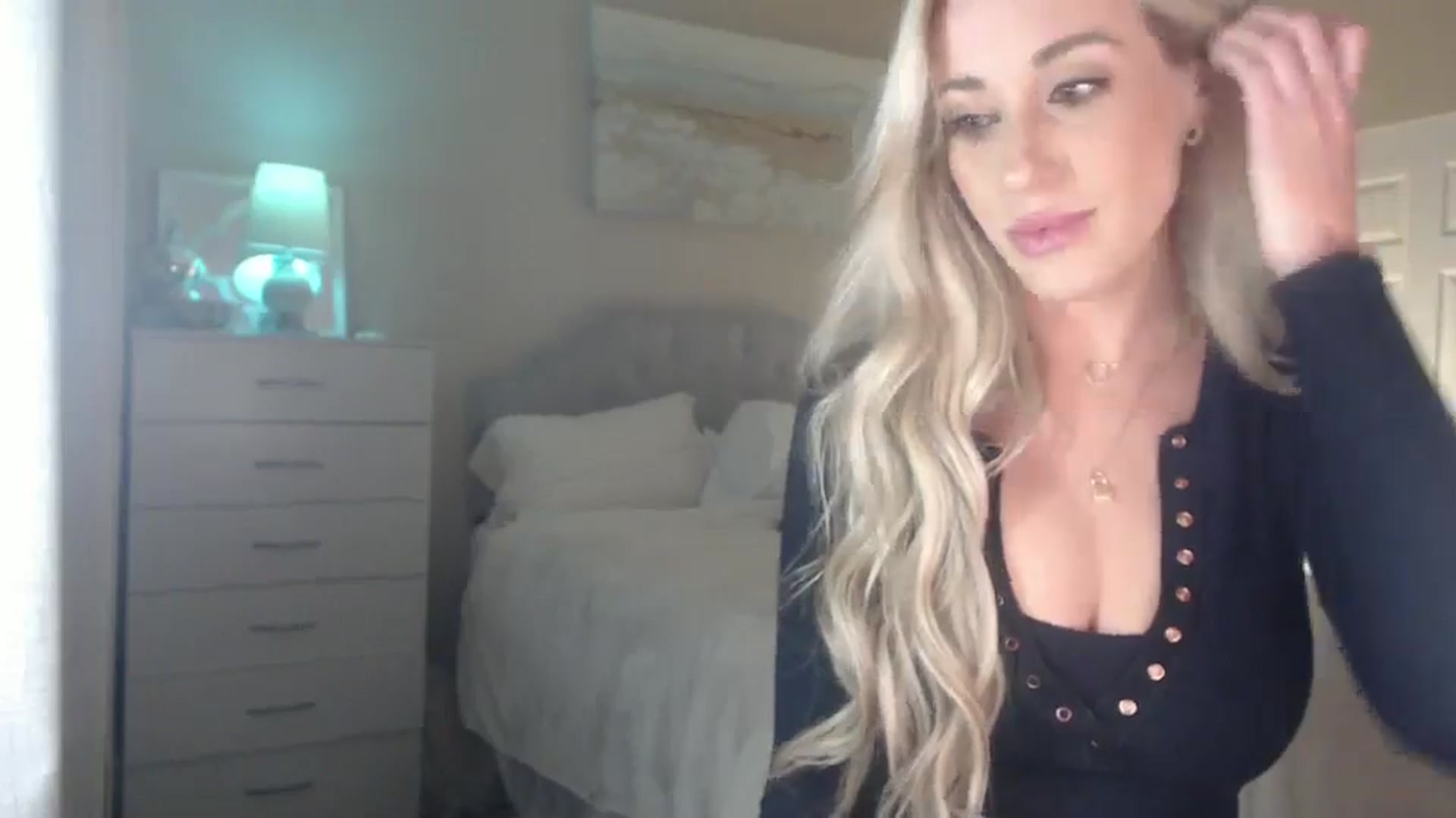 Gallery image thumbnail from Queen_bambii's myfreecams stream on, 06/30/2024, 04:50 image 19 of 20