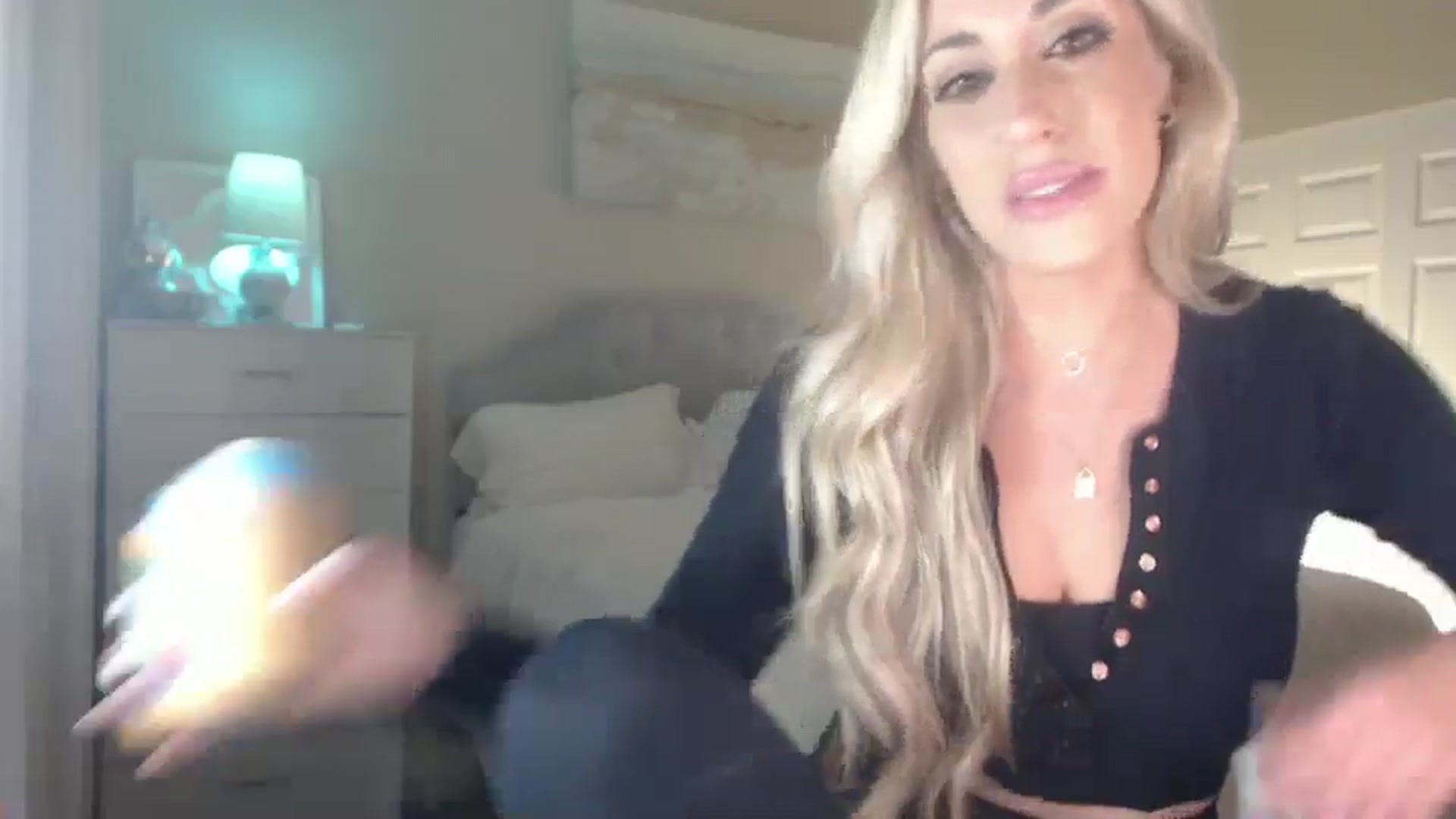 Gallery image thumbnail from Queen_bambii's myfreecams stream on, 06/30/2024, 07:42 image 12 of 20
