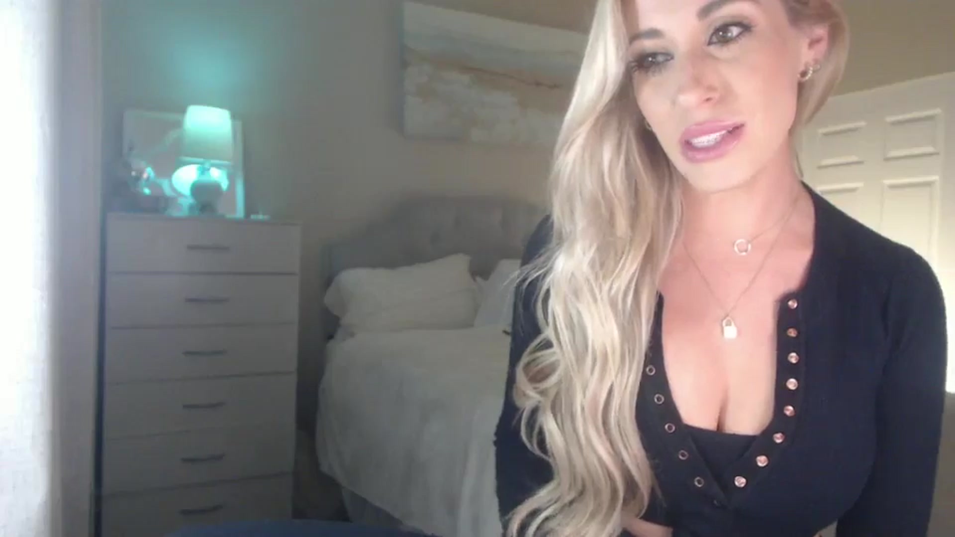 Gallery image thumbnail from Queen_bambii's myfreecams stream on, 06/30/2024, 07:42 image 5 of 20