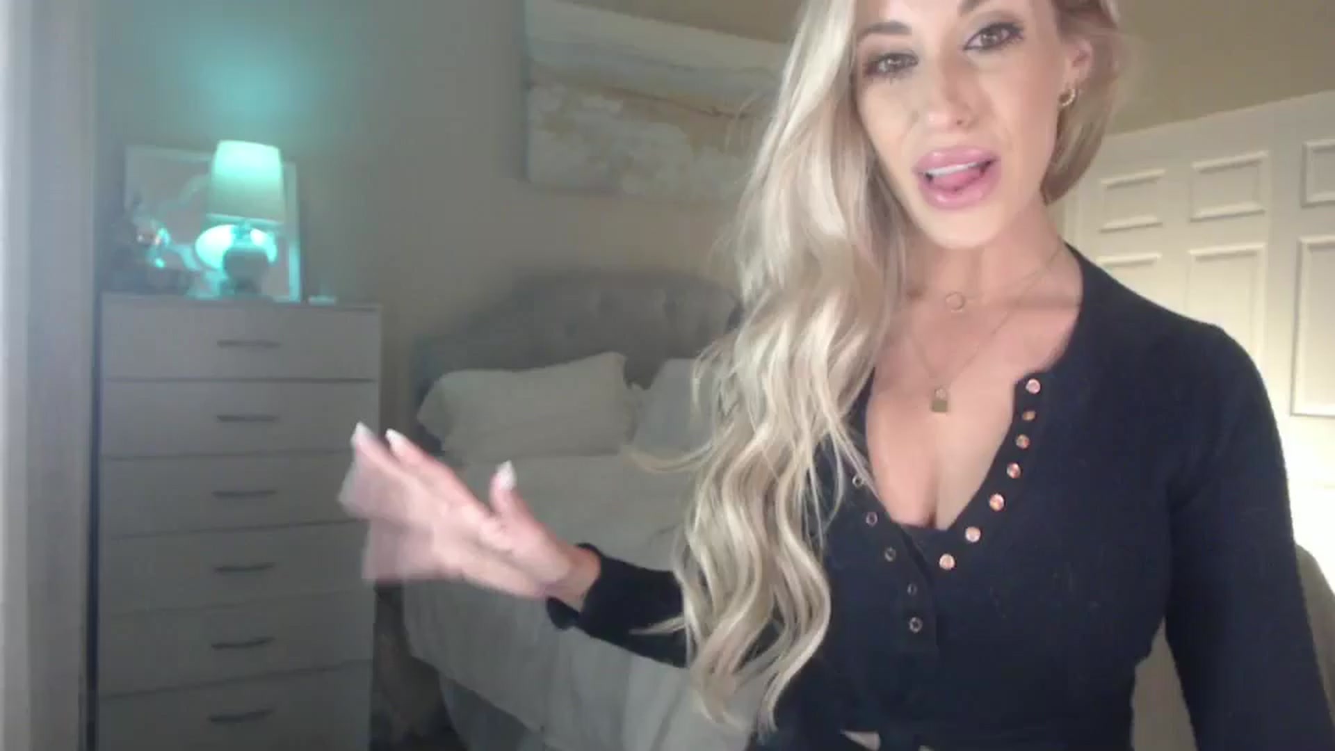 Gallery image thumbnail from Queen_bambii's myfreecams stream on, 06/30/2024, 07:42 image 13 of 20