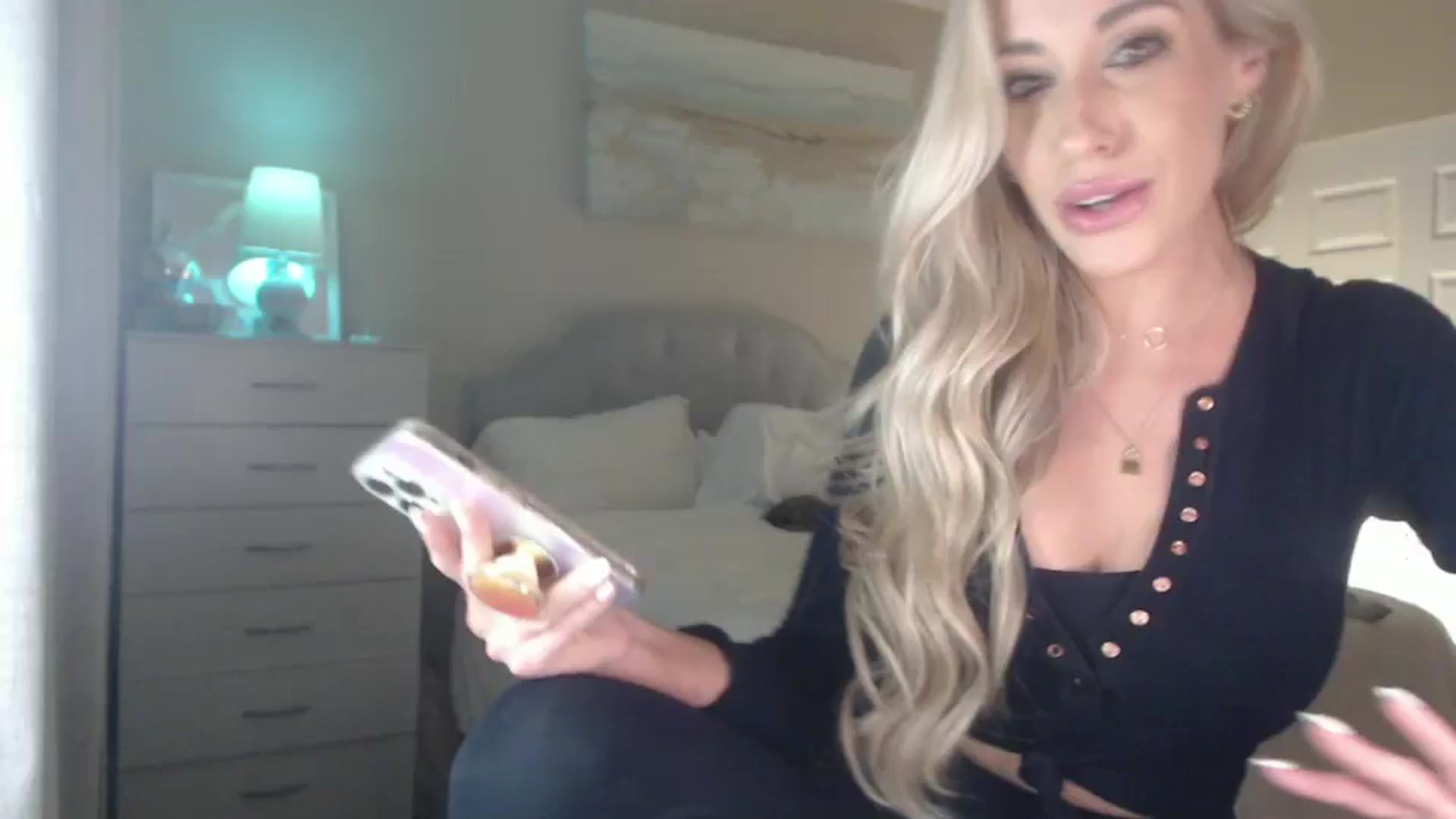 Gallery image thumbnail from Queen_bambii's myfreecams stream on, 06/30/2024, 07:42 image 4 of 20