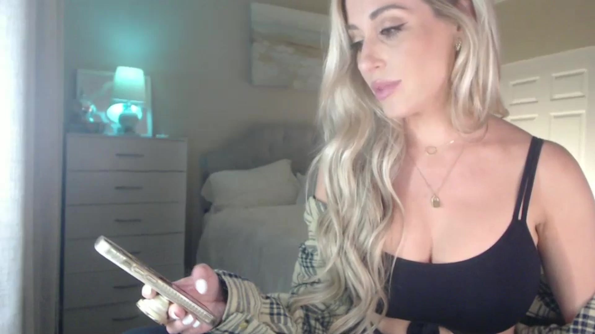 Gallery image thumbnail from Queen_bambii's myfreecams stream on, 06/30/2024, 07:42 image 15 of 20