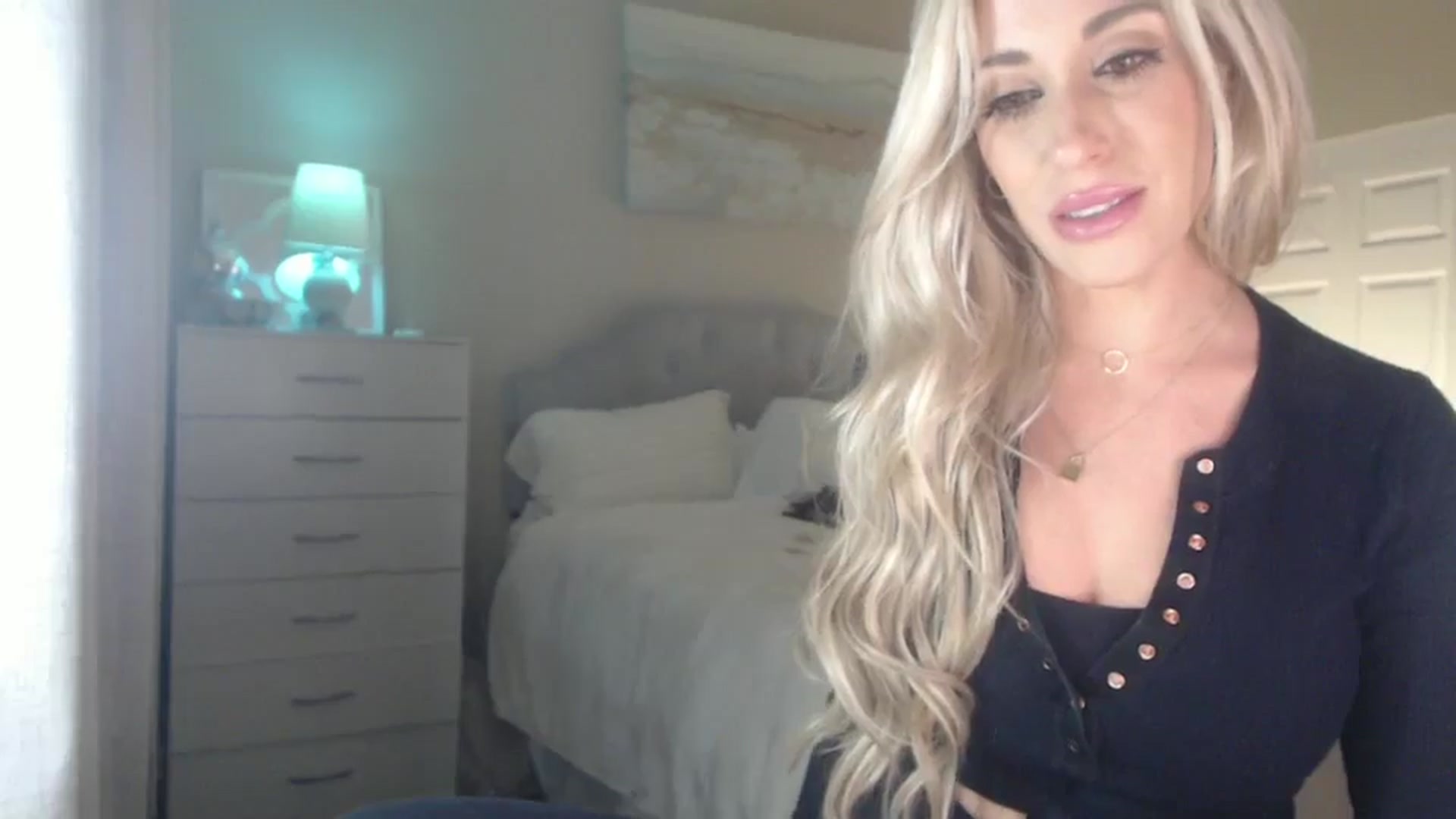 Gallery image thumbnail from Queen_bambii's myfreecams stream on, 06/30/2024, 07:42 image 11 of 20