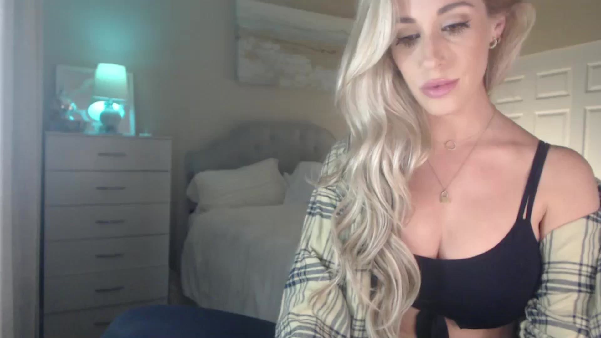 Gallery image thumbnail from Queen_bambii's myfreecams stream on, 06/30/2024, 07:42 image 14 of 20