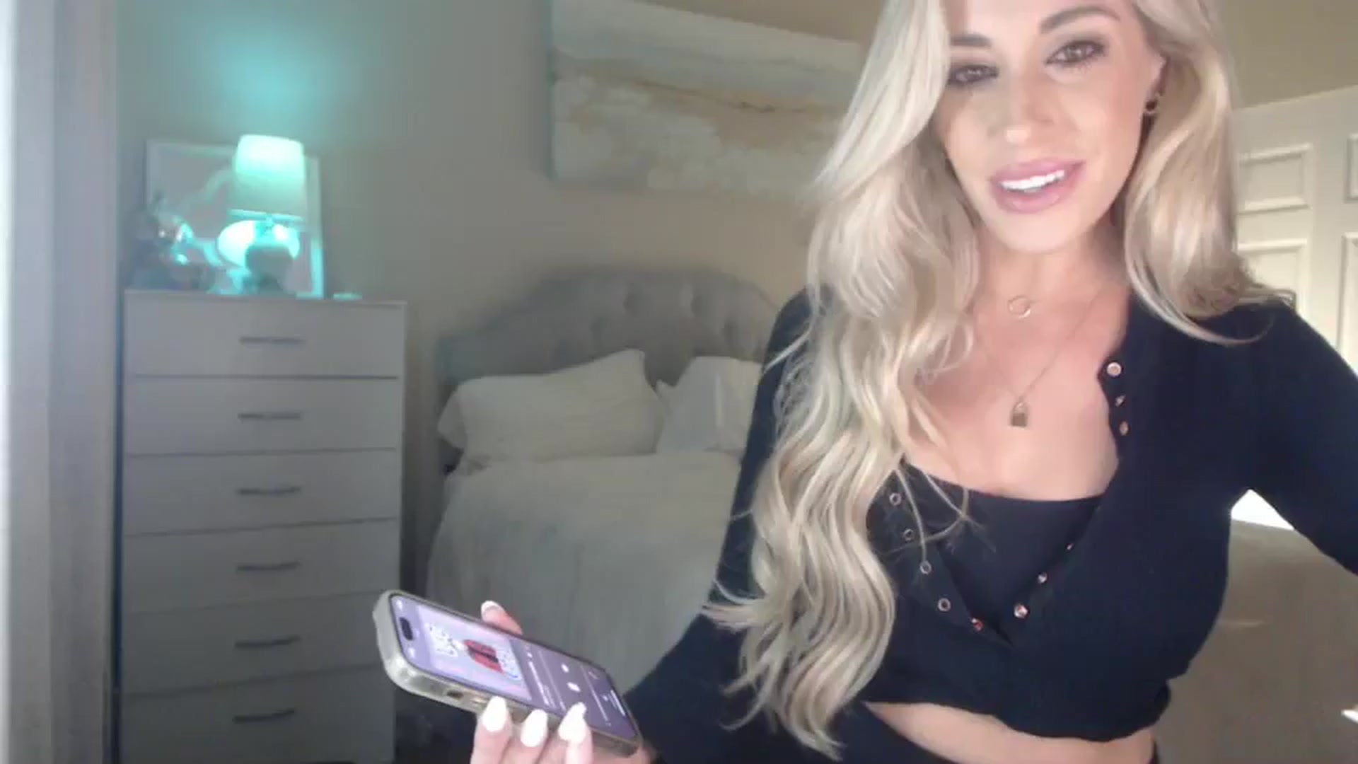 Gallery image thumbnail from Queen_bambii's myfreecams stream on, 06/30/2024, 08:38 image 10 of 20