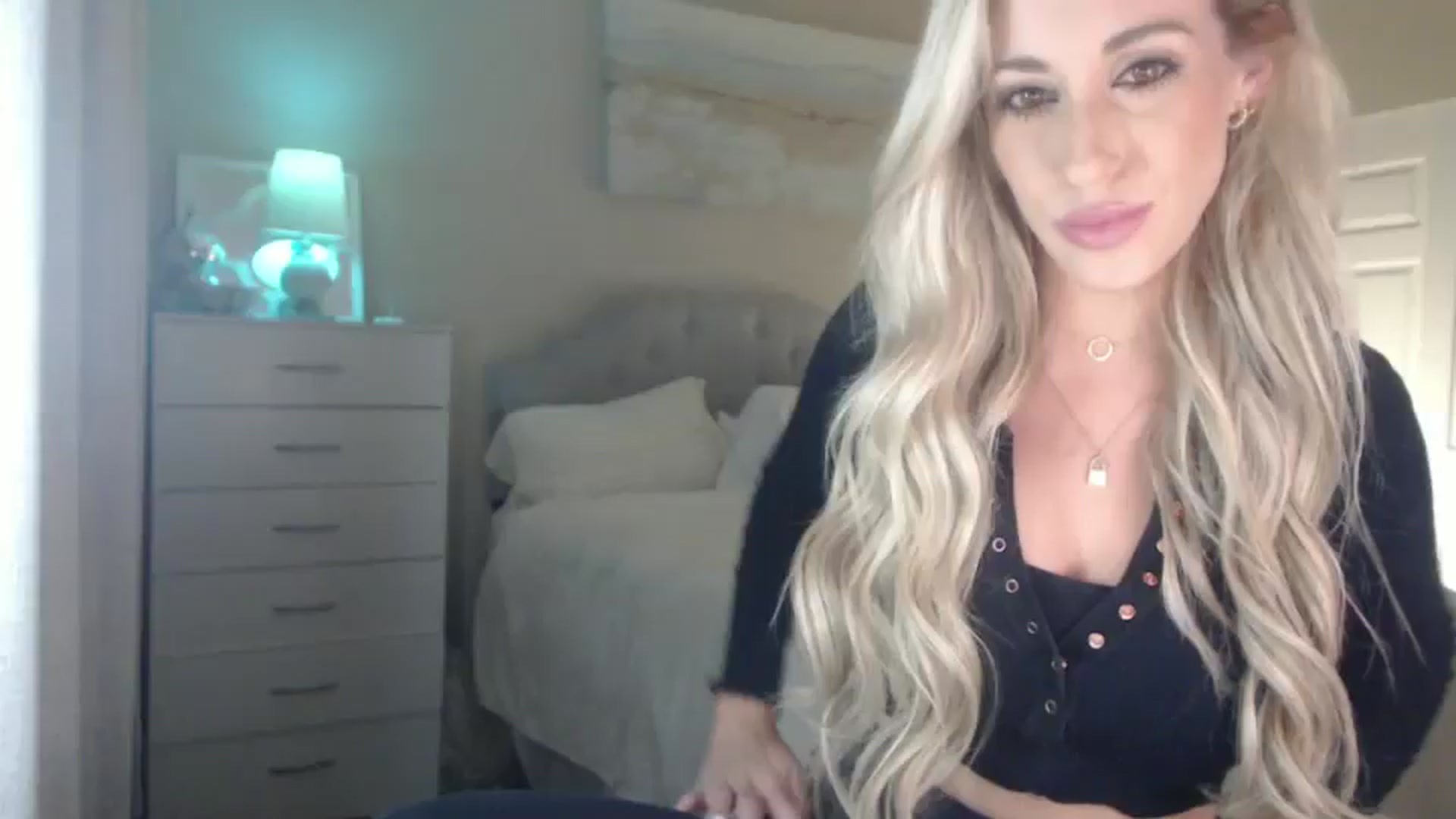 Gallery image thumbnail from Queen_bambii's myfreecams stream on, 06/30/2024, 08:38 image 1 of 20