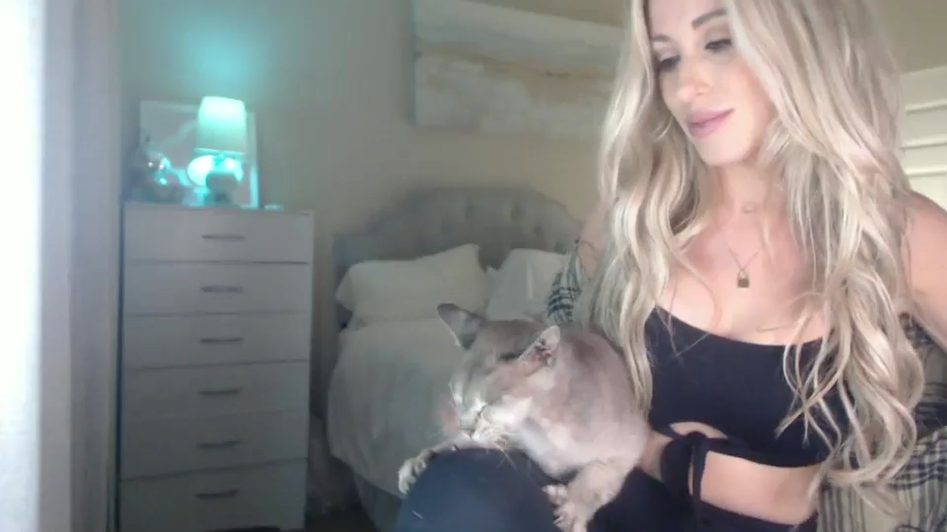 Gallery image thumbnail from Queen_bambii's myfreecams stream on, 06/30/2024, 08:38 image 14 of 20