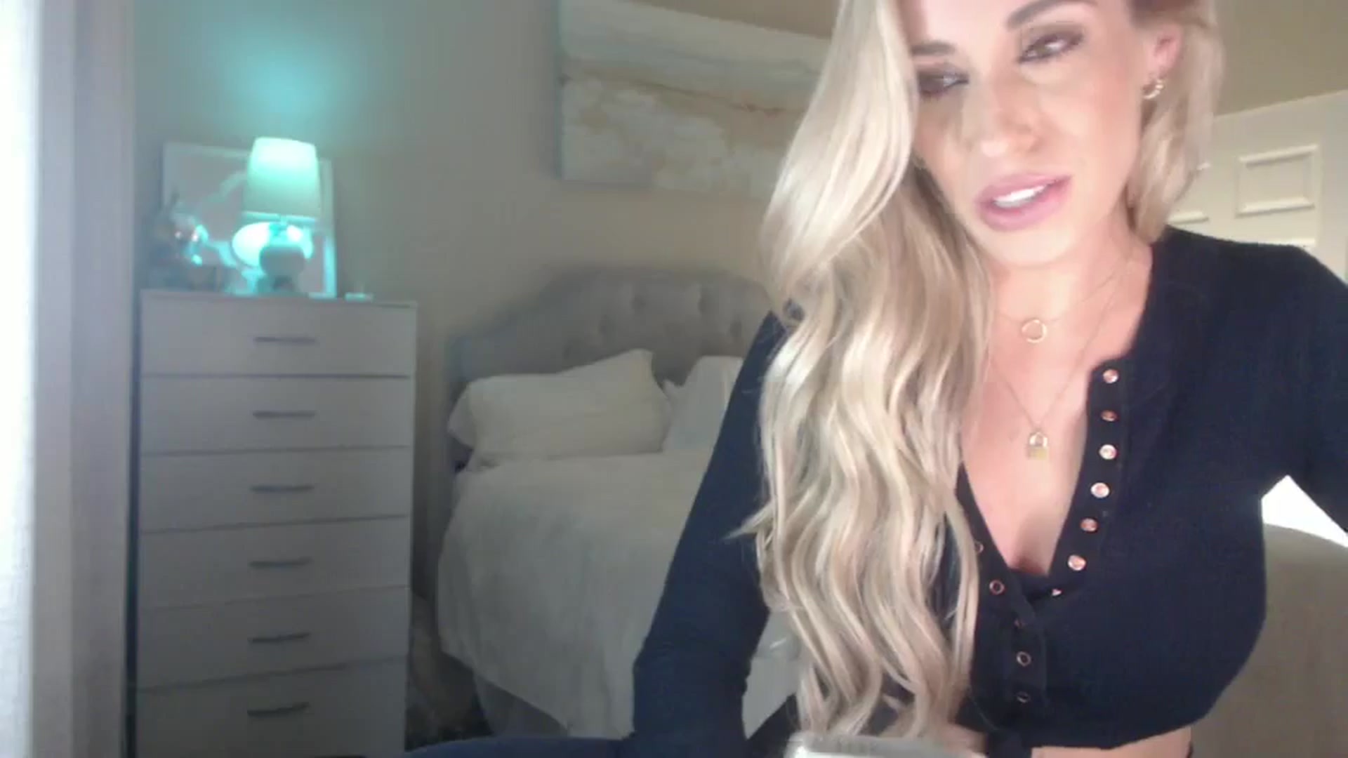 Gallery image thumbnail from Queen_bambii's myfreecams stream on, 06/30/2024, 08:38 image 6 of 20