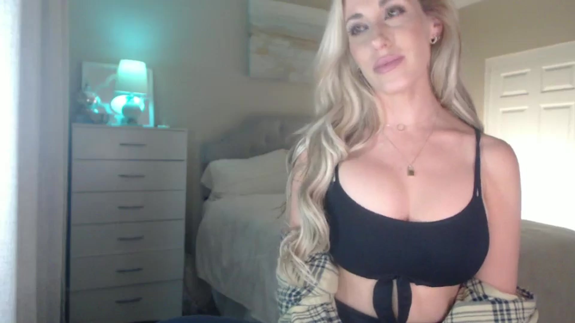Gallery image thumbnail from Queen_bambii's myfreecams stream on, 06/30/2024, 08:38 image 20 of 20