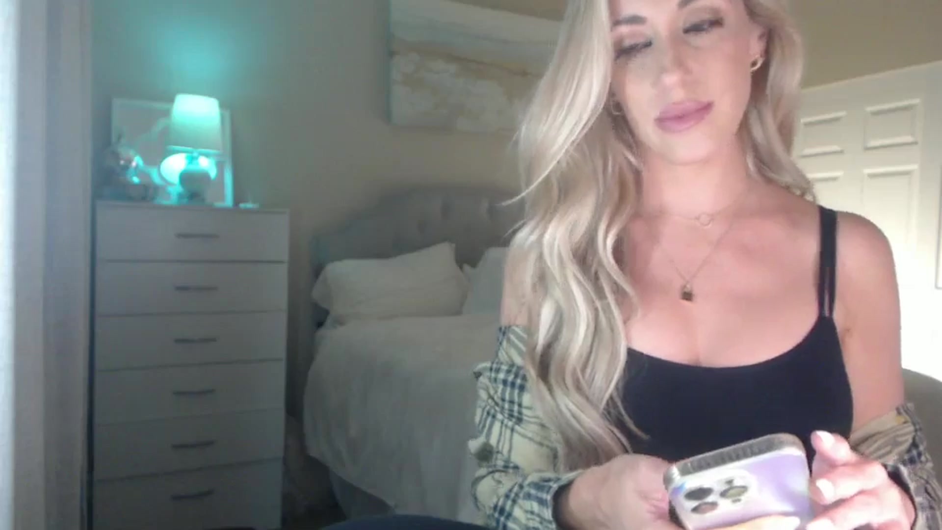 Gallery image thumbnail from Queen_bambii's myfreecams stream on, 06/30/2024, 08:38 image 13 of 20