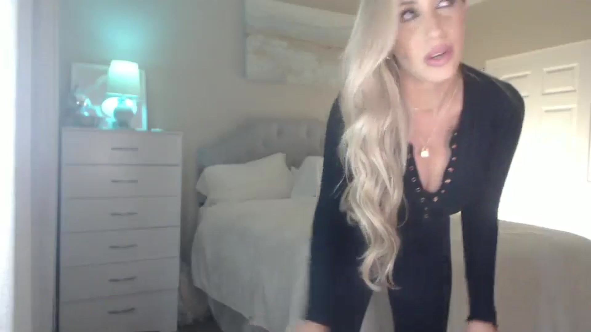 Gallery image thumbnail from Queen_bambii's myfreecams stream on, 06/30/2024, 08:38 image 8 of 20