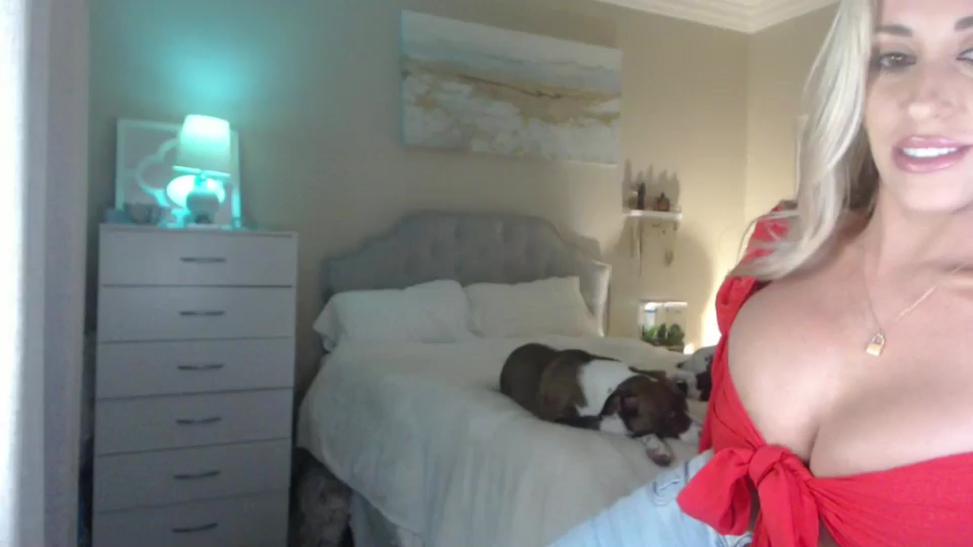 Gallery image thumbnail from Queen_bambii's myfreecams stream on, 07/04/2024, 07:05 image 19 of 20