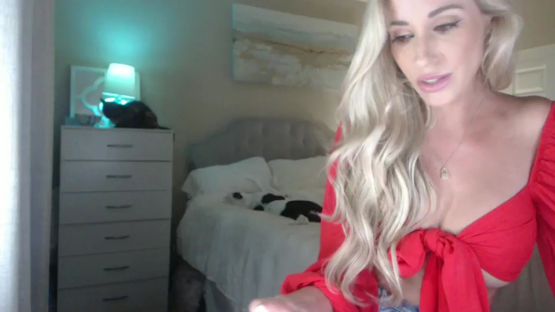 Gallery image thumbnail from Queen_bambii's myfreecams stream on, 07/04/2024, 07:32 image 4 of 20