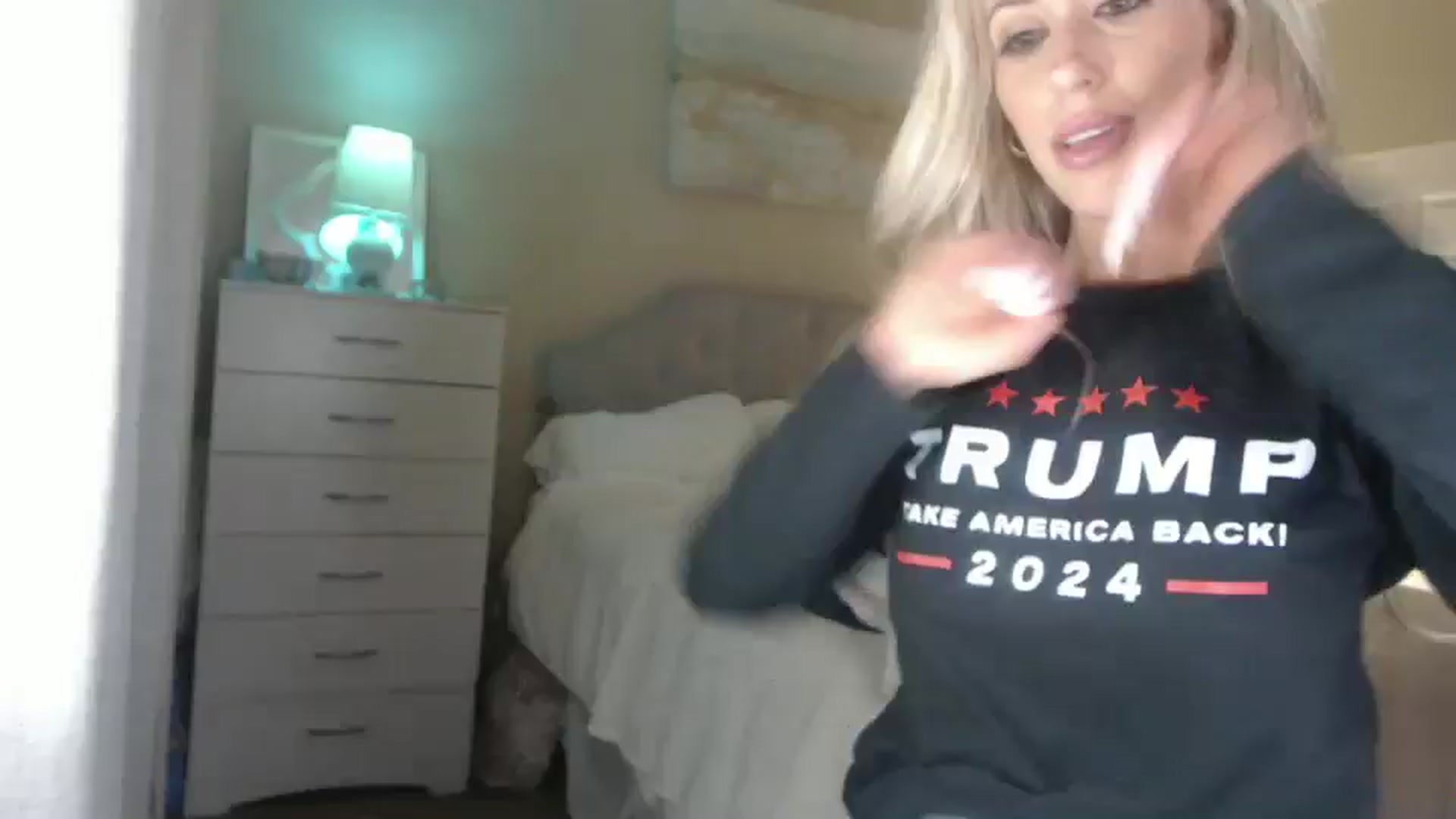 Gallery image thumbnail from Queen_bambii's myfreecams stream on, 07/04/2024, 08:55 image 17 of 20