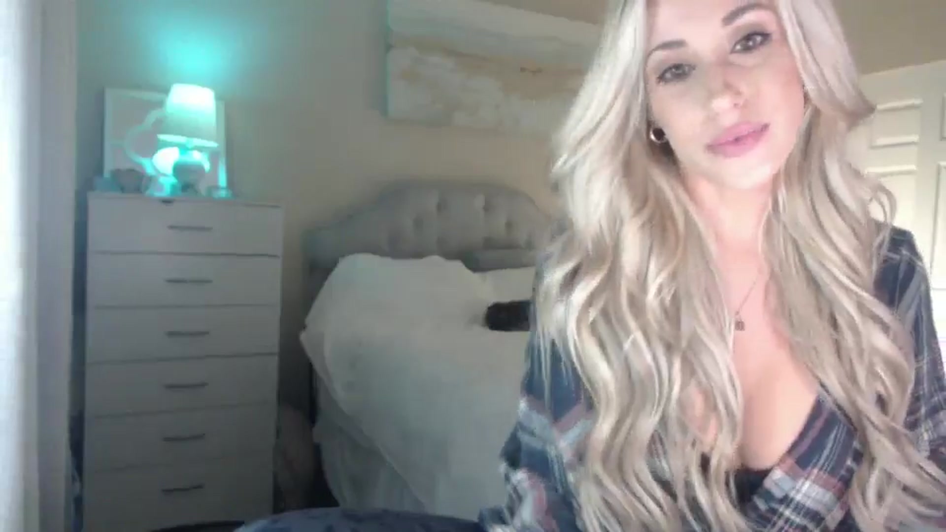 Gallery image thumbnail from Queen_bambii's myfreecams stream on, 07/09/2024, 05:02 image 6 of 20